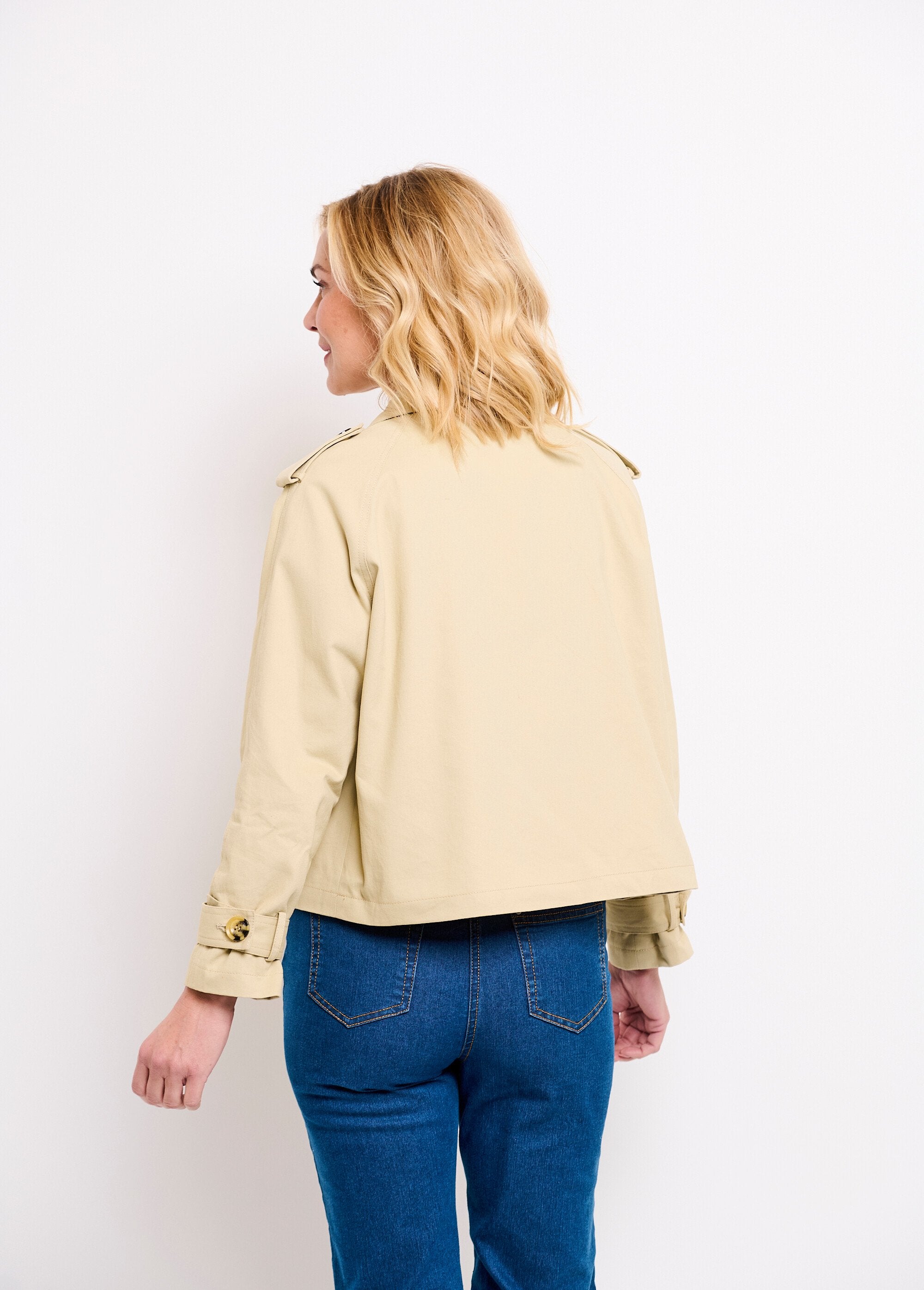Trench_corto_doppiopetto_in_cotone_Beige_DO1_slim