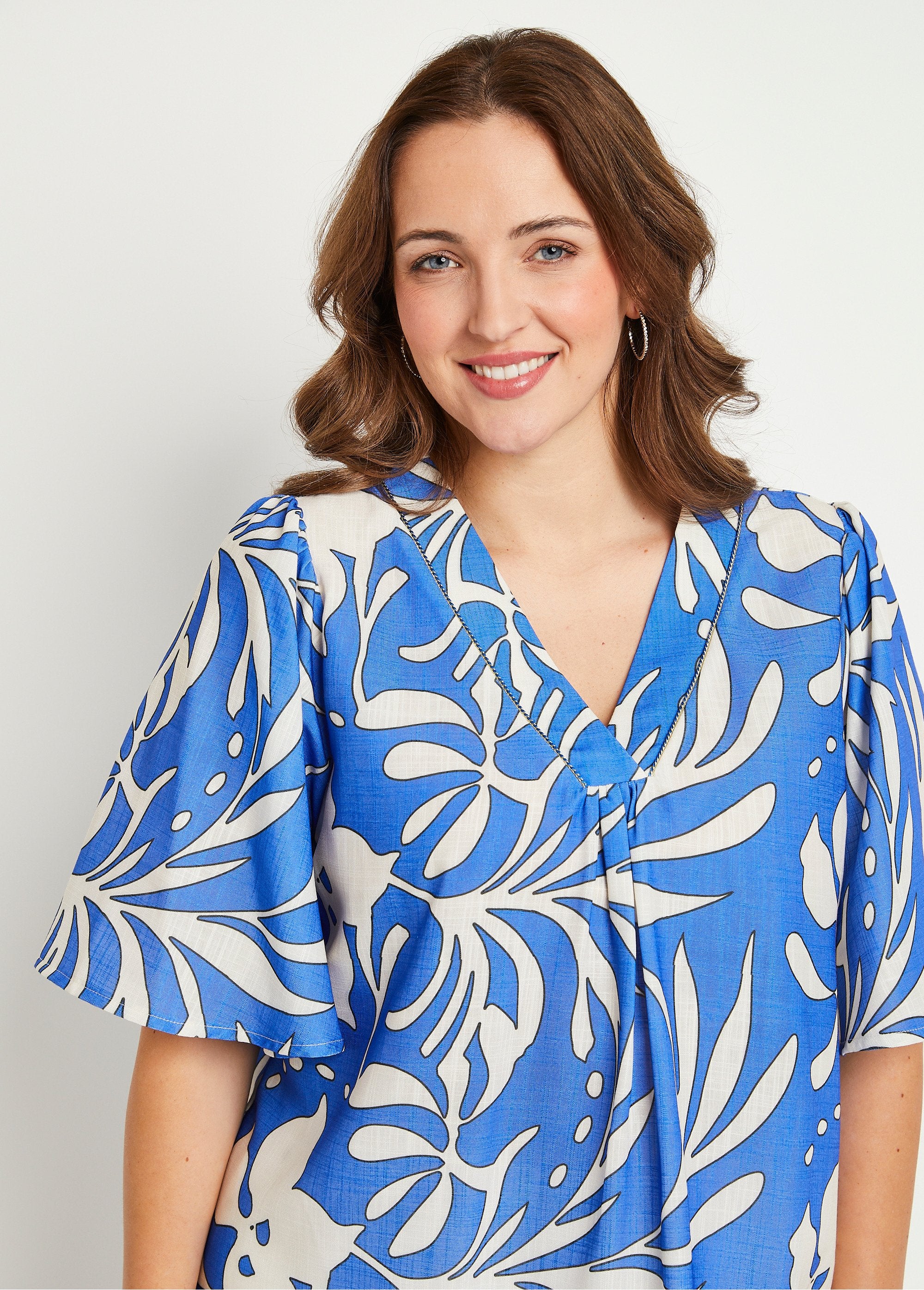 Tunica_lunga_e_sciolta_in_lino_Blu_ed_ecru_DE2_curvy