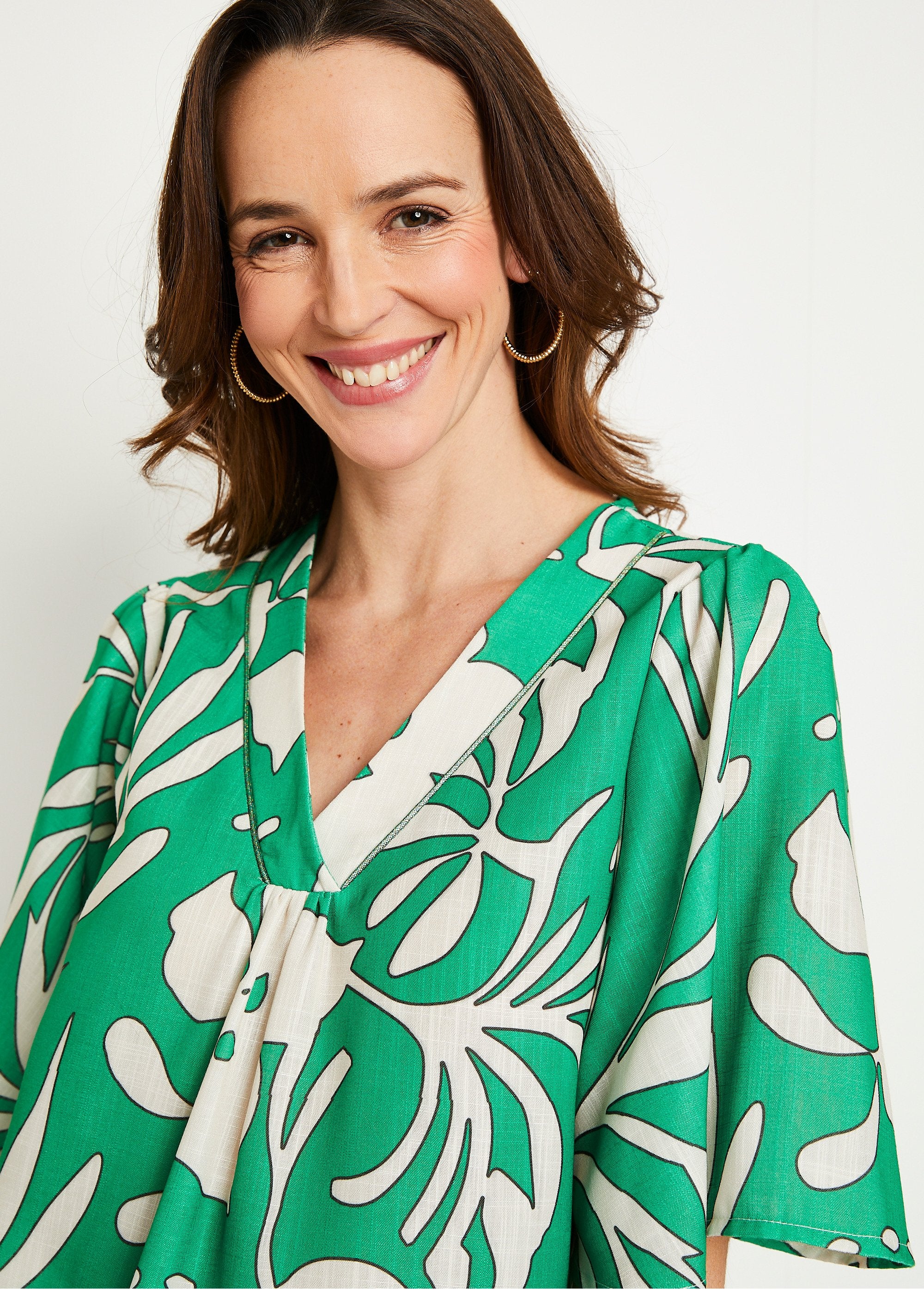 Tunica_lunga_e_sciolta_in_lino_Verde_ed_ecrù_DE1_slim