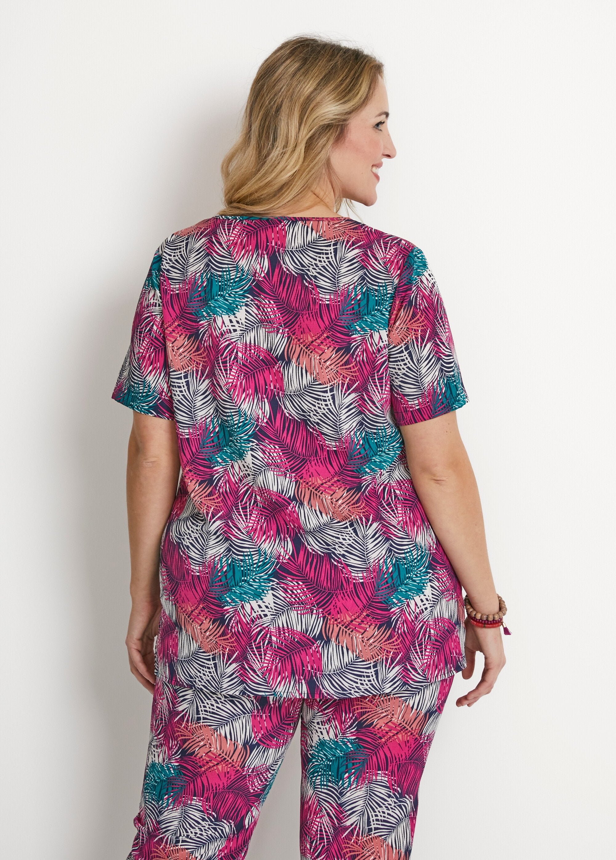 Tunica_aderente_di_media_lunghezza_in_tessuto_crepe_Vert_et_fuchsia_DO1_curvy