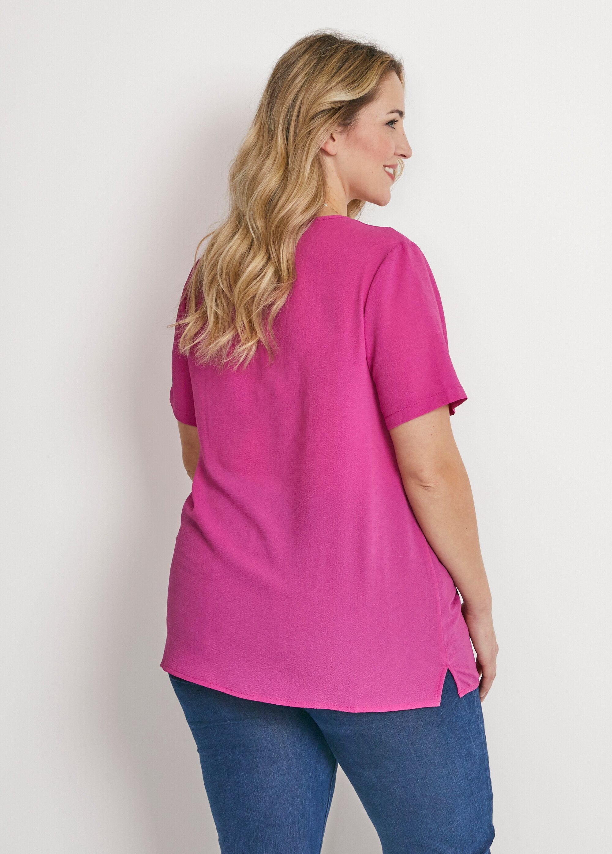 Tunica_aderente_di_media_lunghezza_in_tessuto_crepe_Uni_fuchsia_DO1_curvy