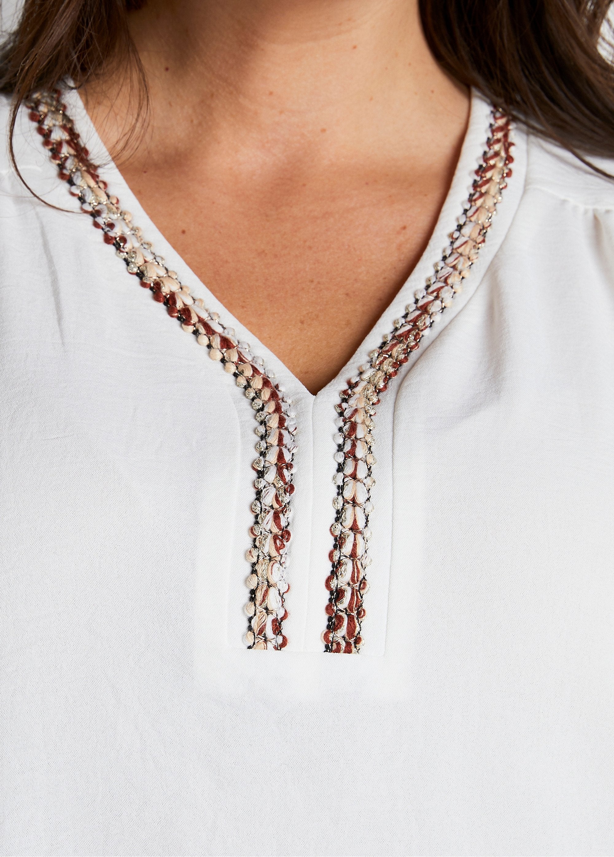 Tunica_aderente_di_media_lunghezza_con_maniche_a_farfalla_Ecru_DE2_curvy