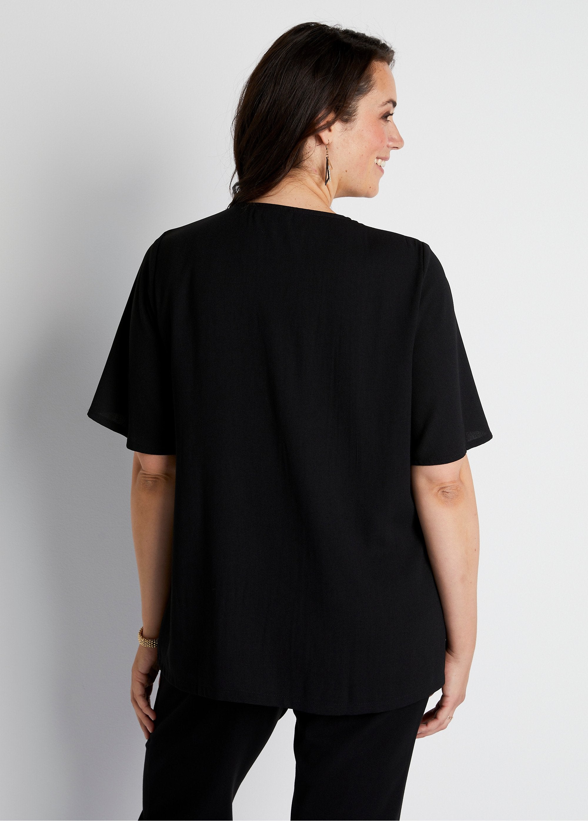 Tunica_aderente_di_media_lunghezza_con_maniche_a_farfalla_Noir_DO1_curvy