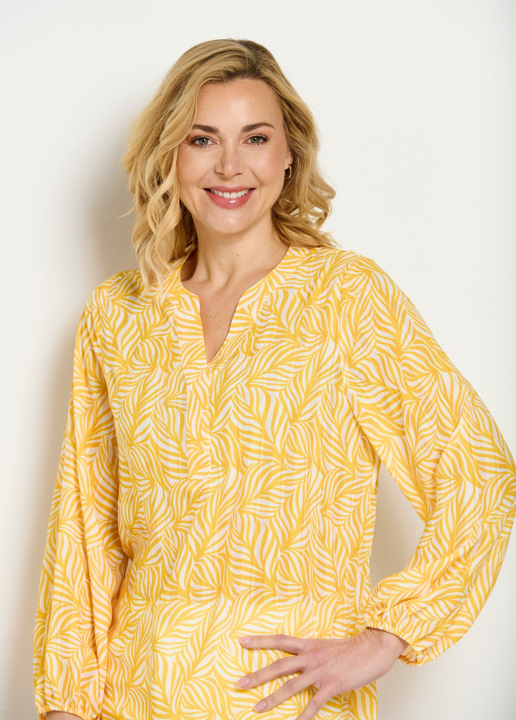 Tunica_lunga_abbottonata,_maniche_a_3/4_Jaune_et_blanc_DE1_slim