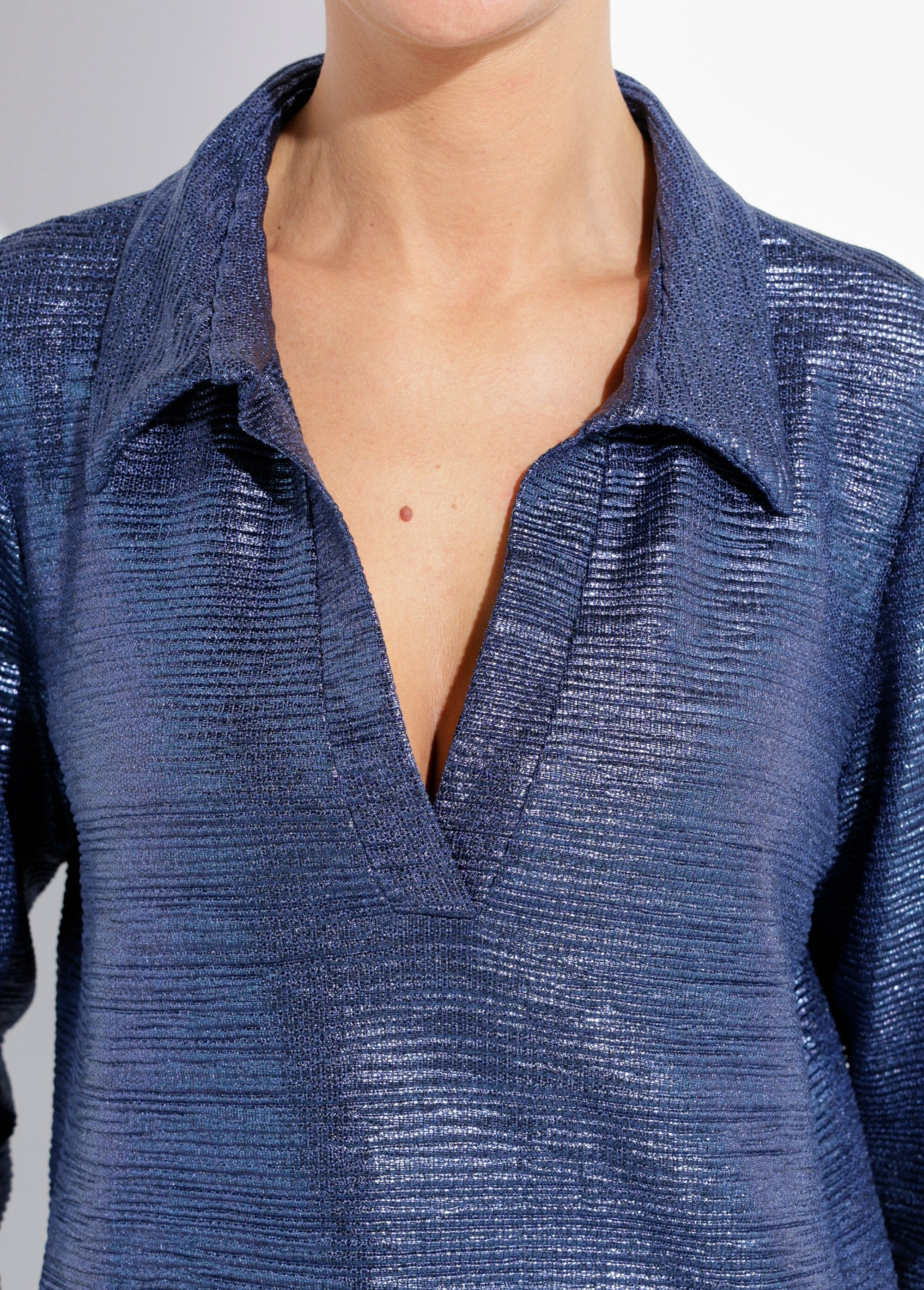 Tunica_lucida_con_scollo_a_V_Bleu_nuit_DE1_slim