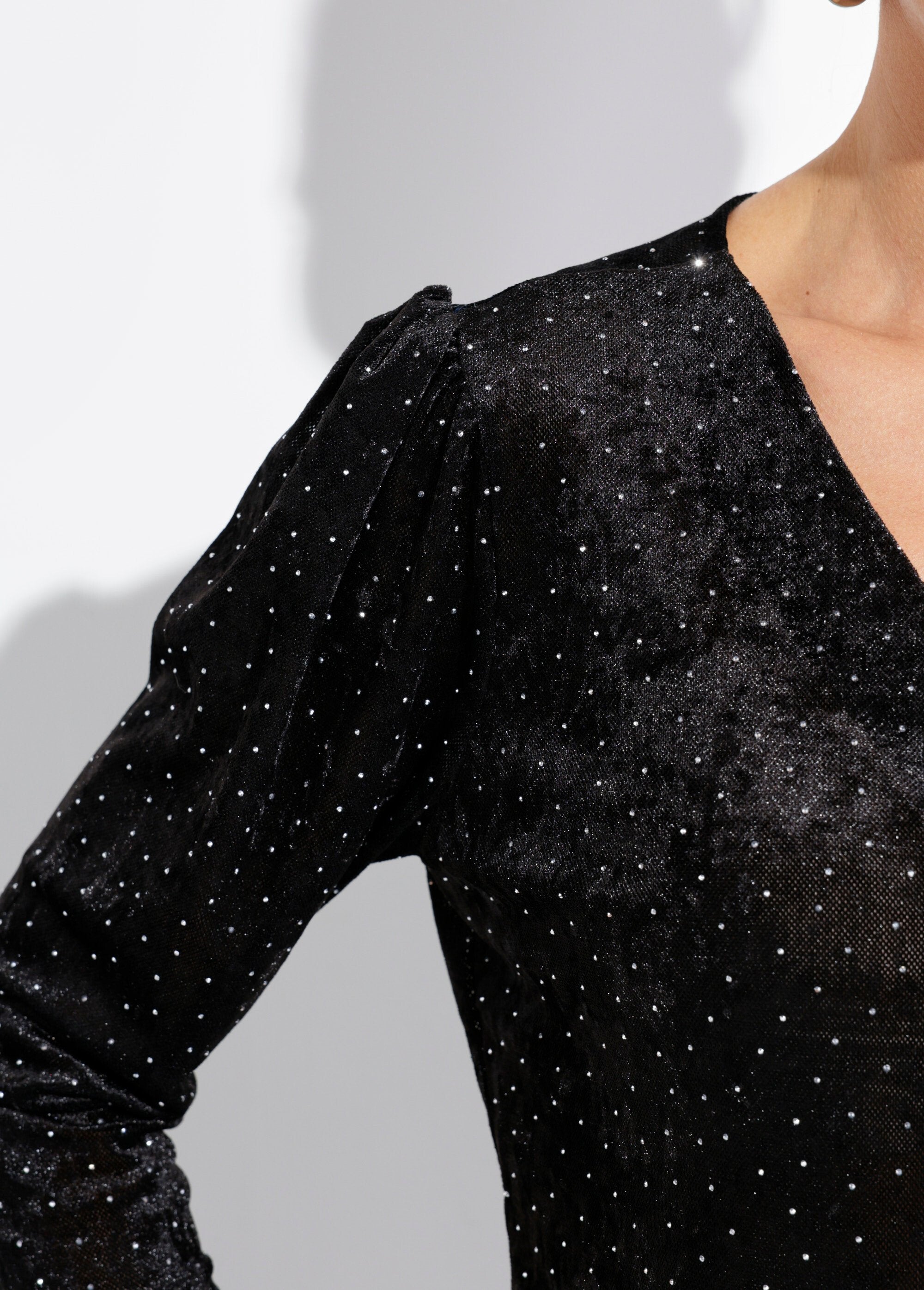 Tunica_chic_con_scollo_a_V,_in_velluto_con_strass_Noir_DE2_slim