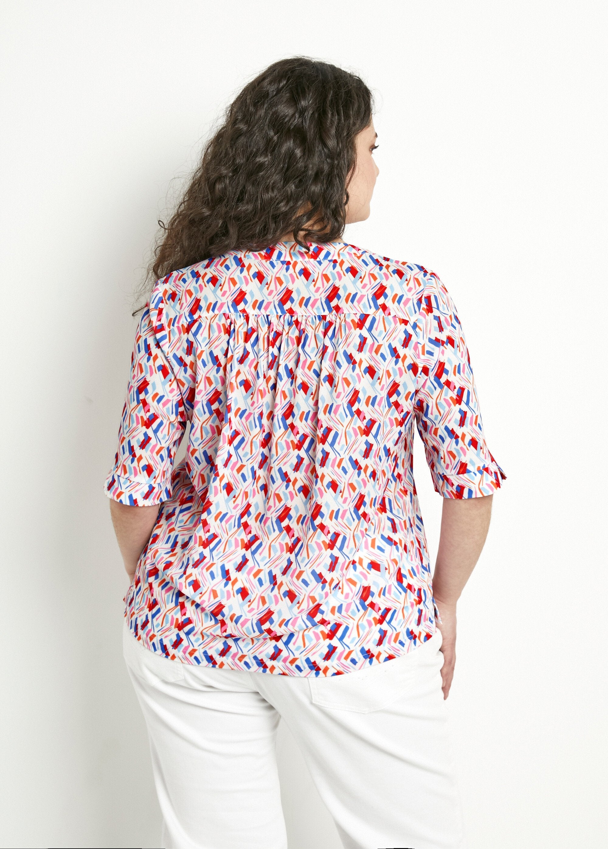 Tunica_stampata_a_maniche_corte_con_scollo_a_V_Bleu_et_rose_DO1_curvy
