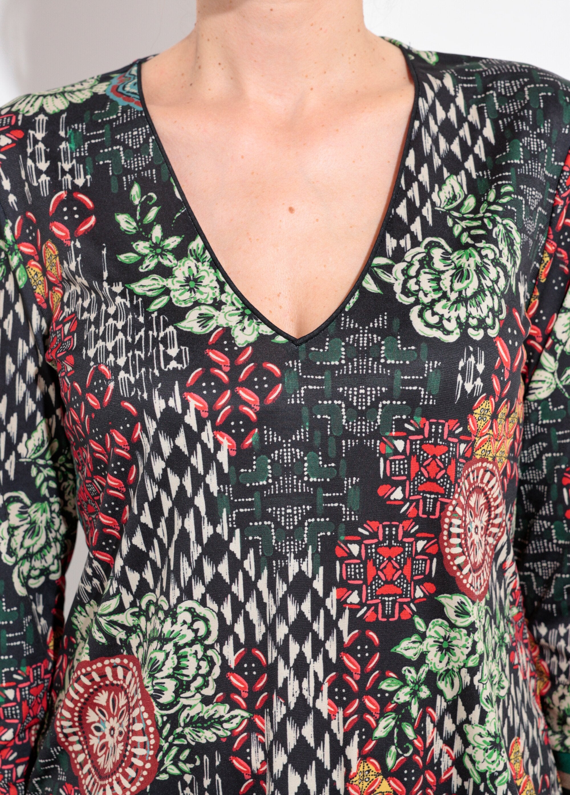 Tunica_patchwork_con_scollo_a_V_e_orlo_a_coste_Vert_et_orange_DE1_slim