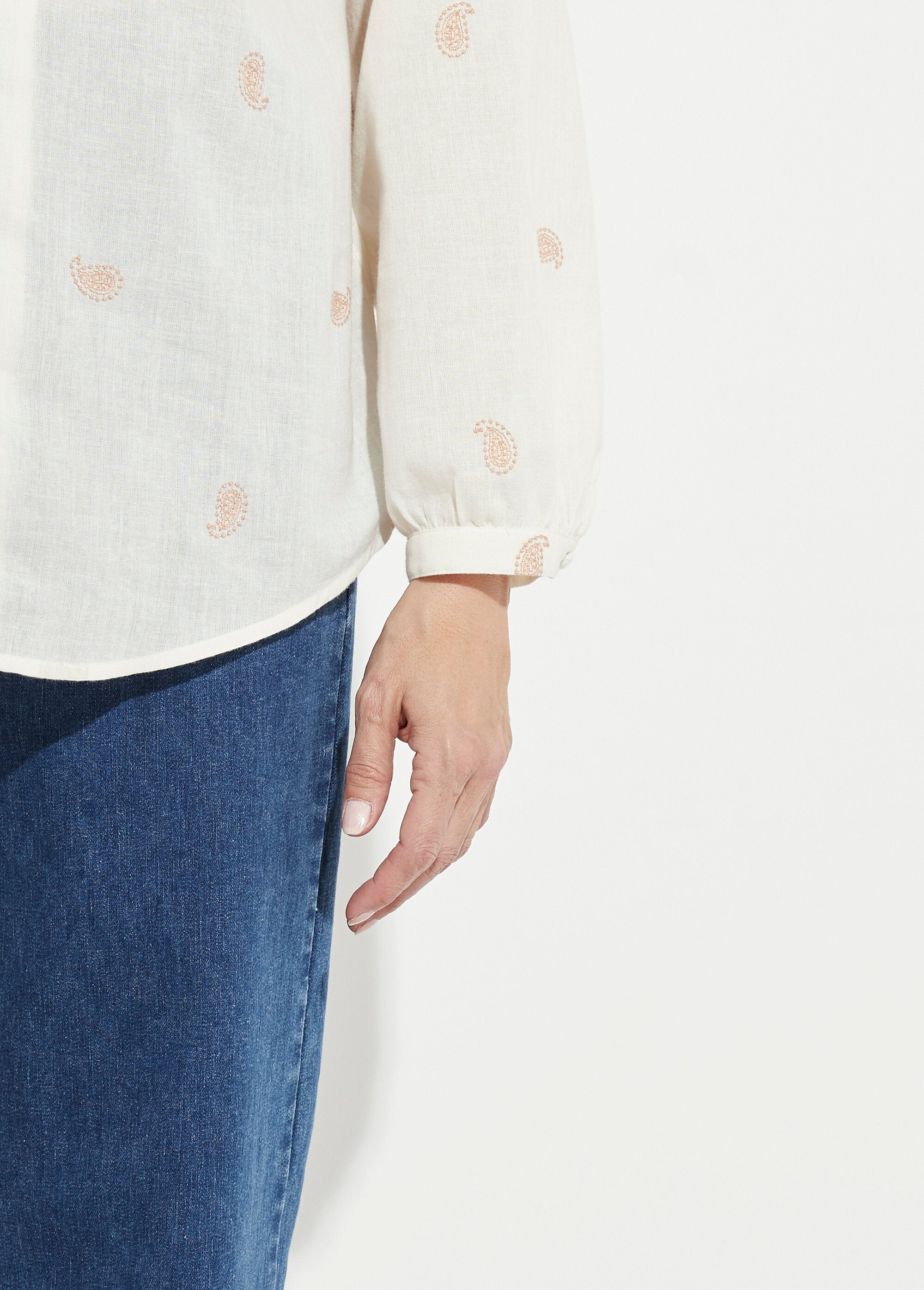 Tunica_con_collo_a_balze_in_garza_di_cotone_ricamata_Ecru_et_beige_DE4_slim