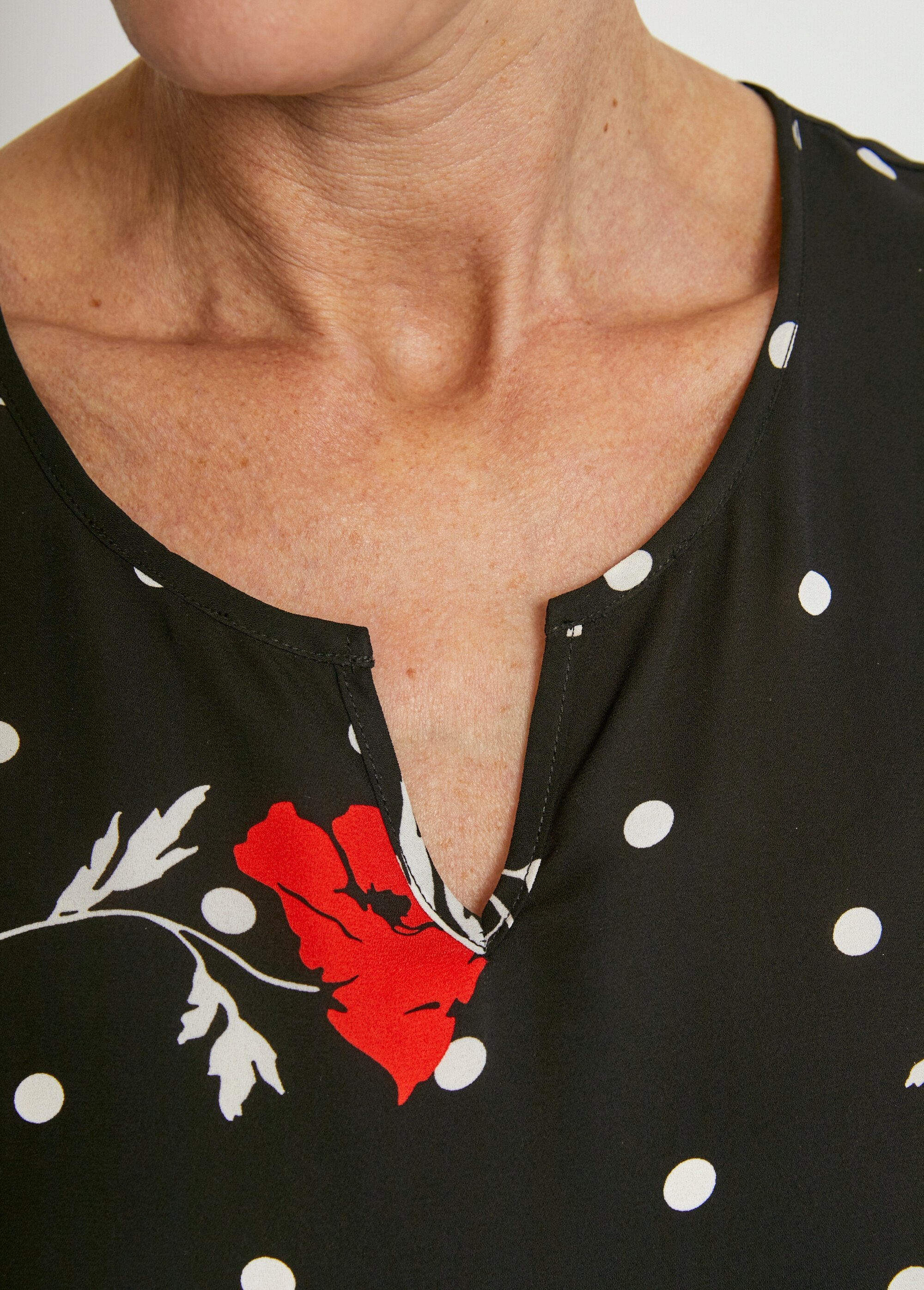 Tunica_corta_a_fiori_Sfondo_nero_DE4_slim