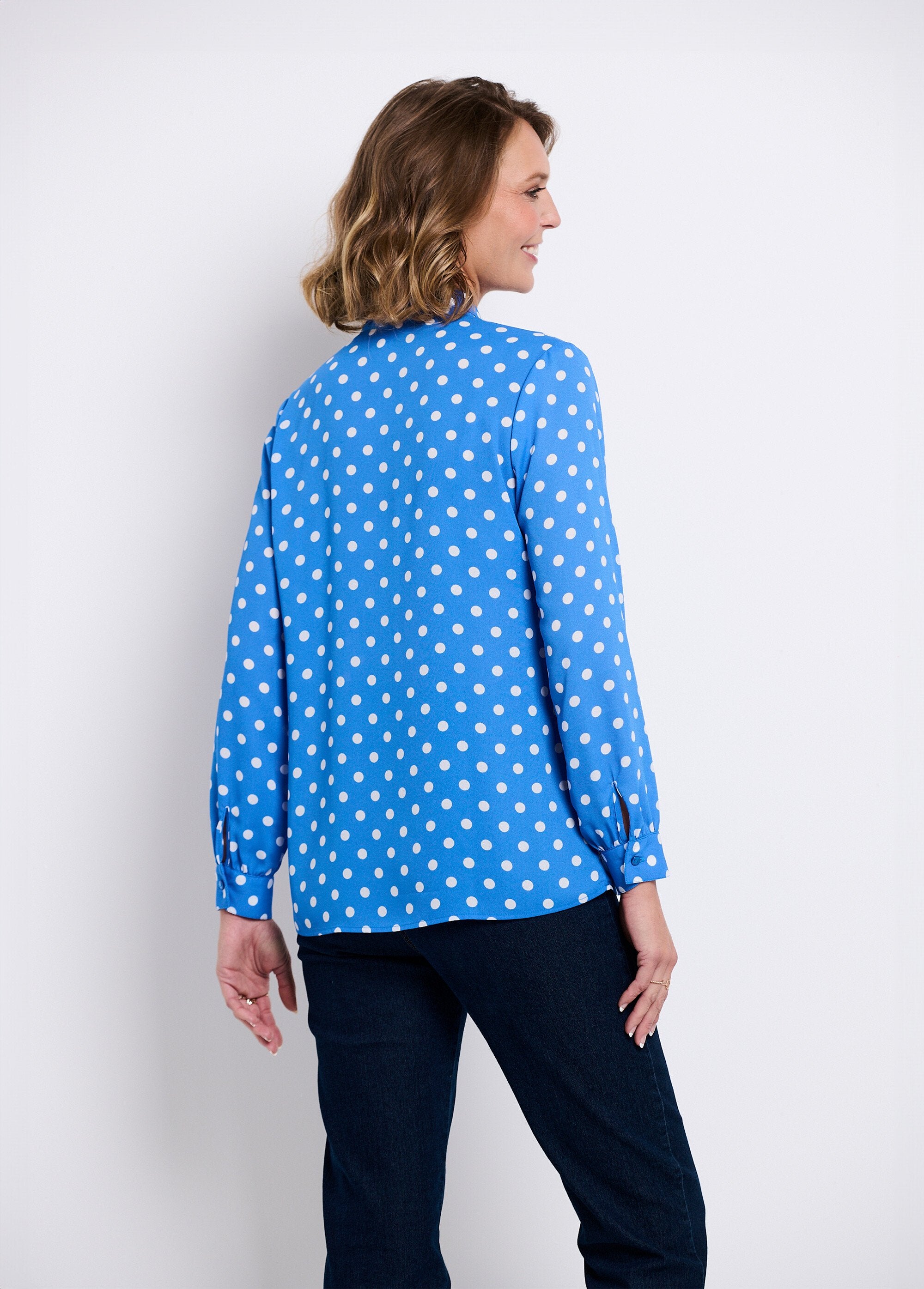 Tunica_fluida_a_maniche_lunghe_con_colletto_lavallière_Bleu_et_blanc_DO1_slim