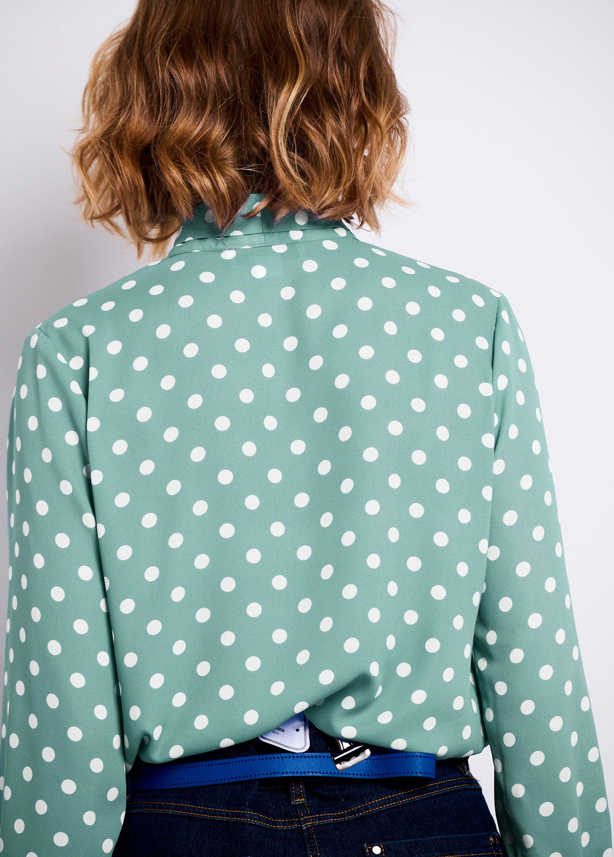 Tunica_fluida_a_maniche_lunghe_con_colletto_lavallière_Vert_et_blanc_DO2_slim