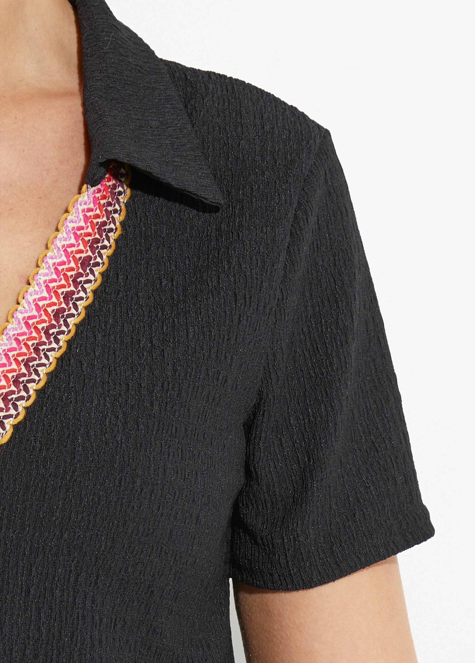 Tunica_con_scollo_a_V_in_rilievo_Noir_DE2_slim