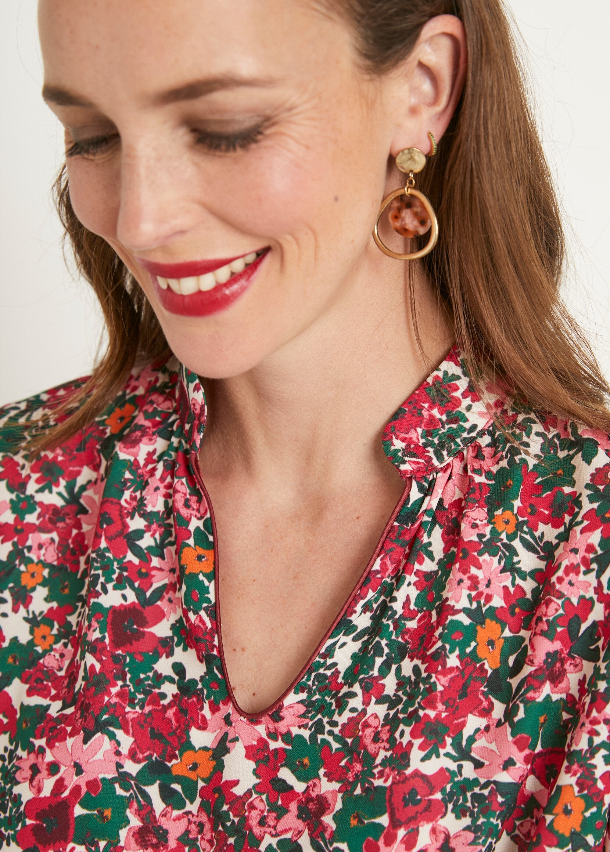 Tunica_lunga_dritta_con_scollo_a_V_in_stile_floreale_Rose_et_vert_DE2_slim