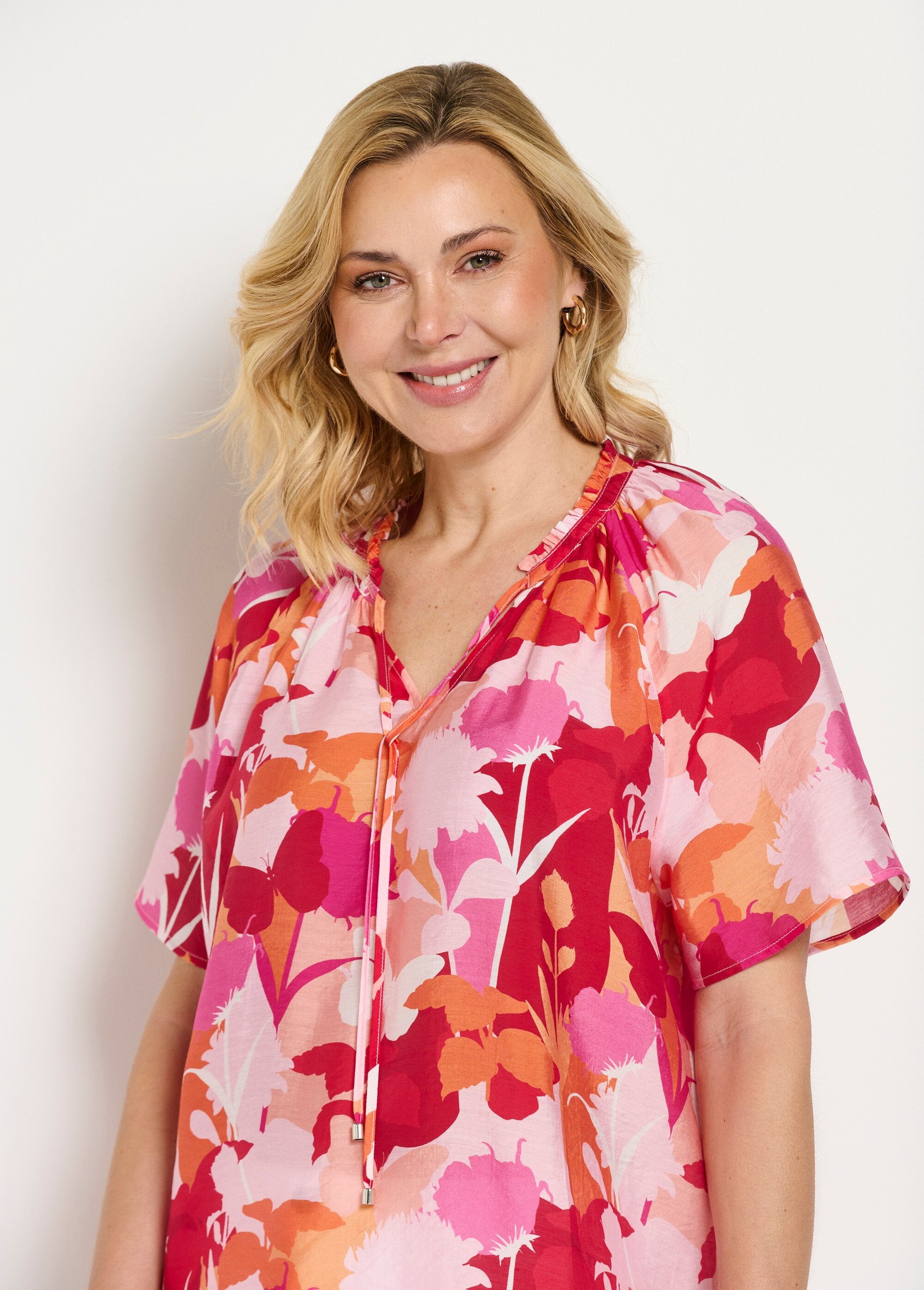 Tunica_lunga_in_voile_floreale_con_scollo_a_V_arricciato_Rose_et_rouge_DE1_slim