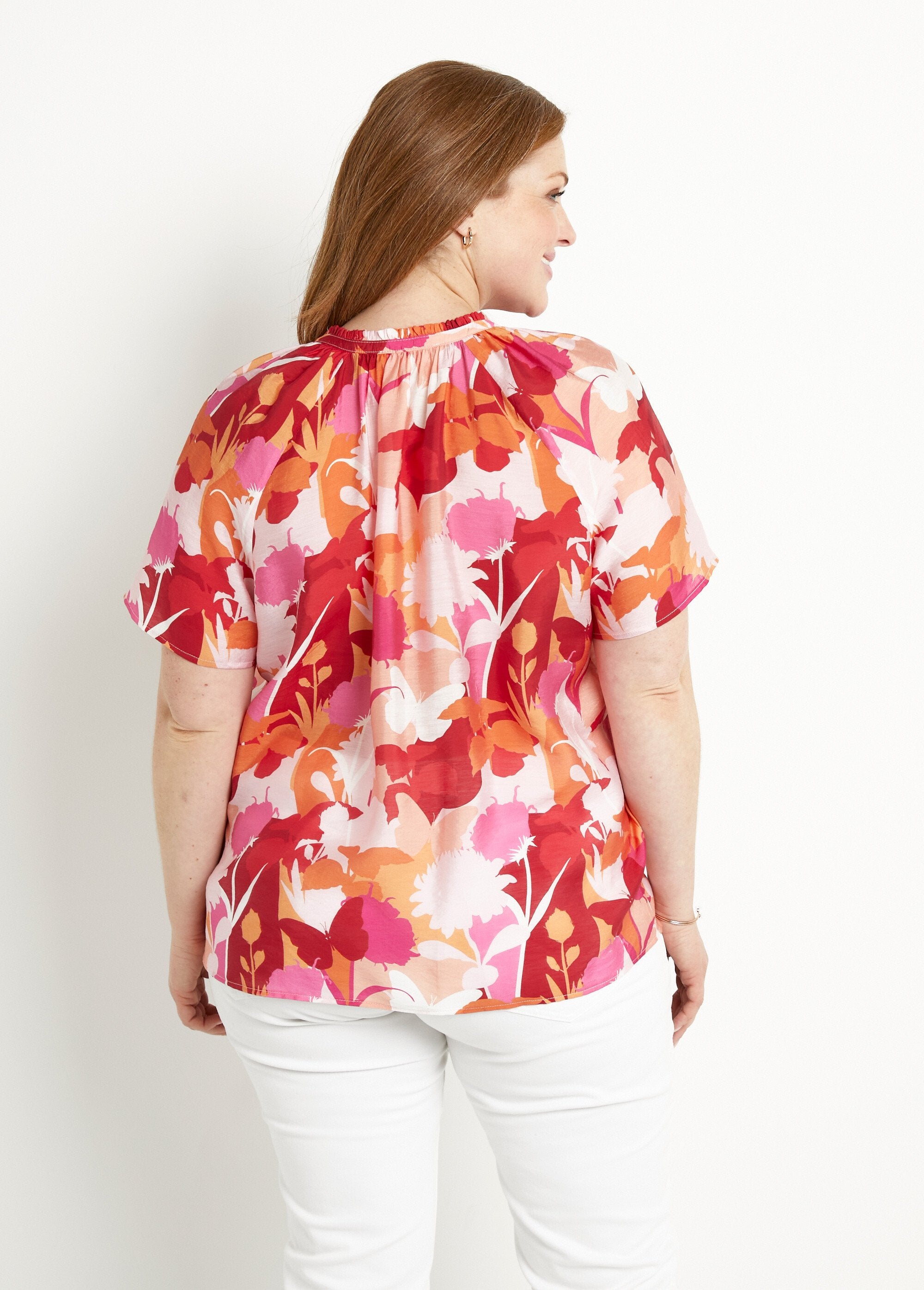 Tunica_lunga_in_voile_floreale_con_scollo_a_V_arricciato_Rose_et_rouge_DO1_curvy