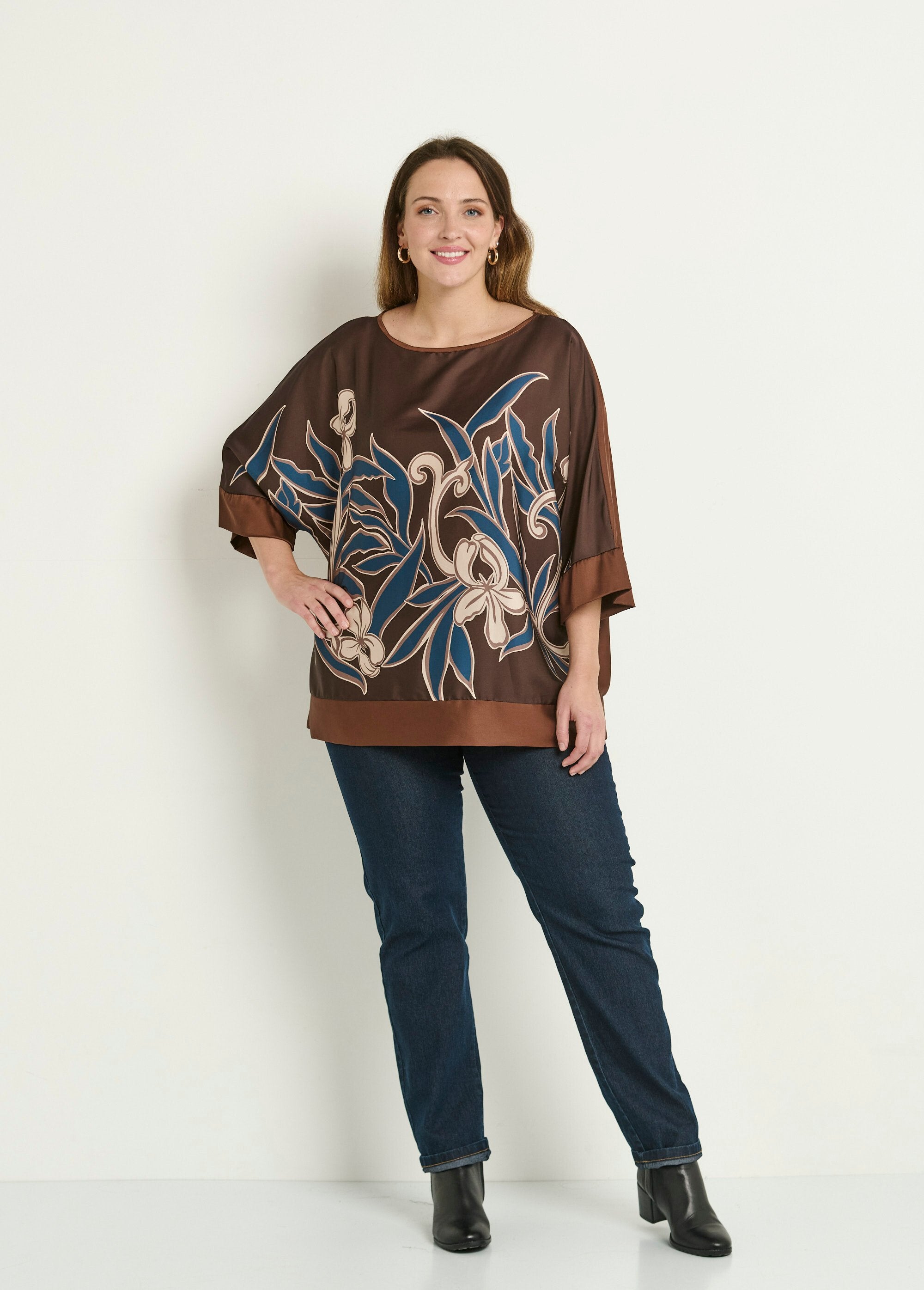 Tunica_in_raso_con_motivo_floreale_e_maniche_a_kimono_Camel_SF1_curvy