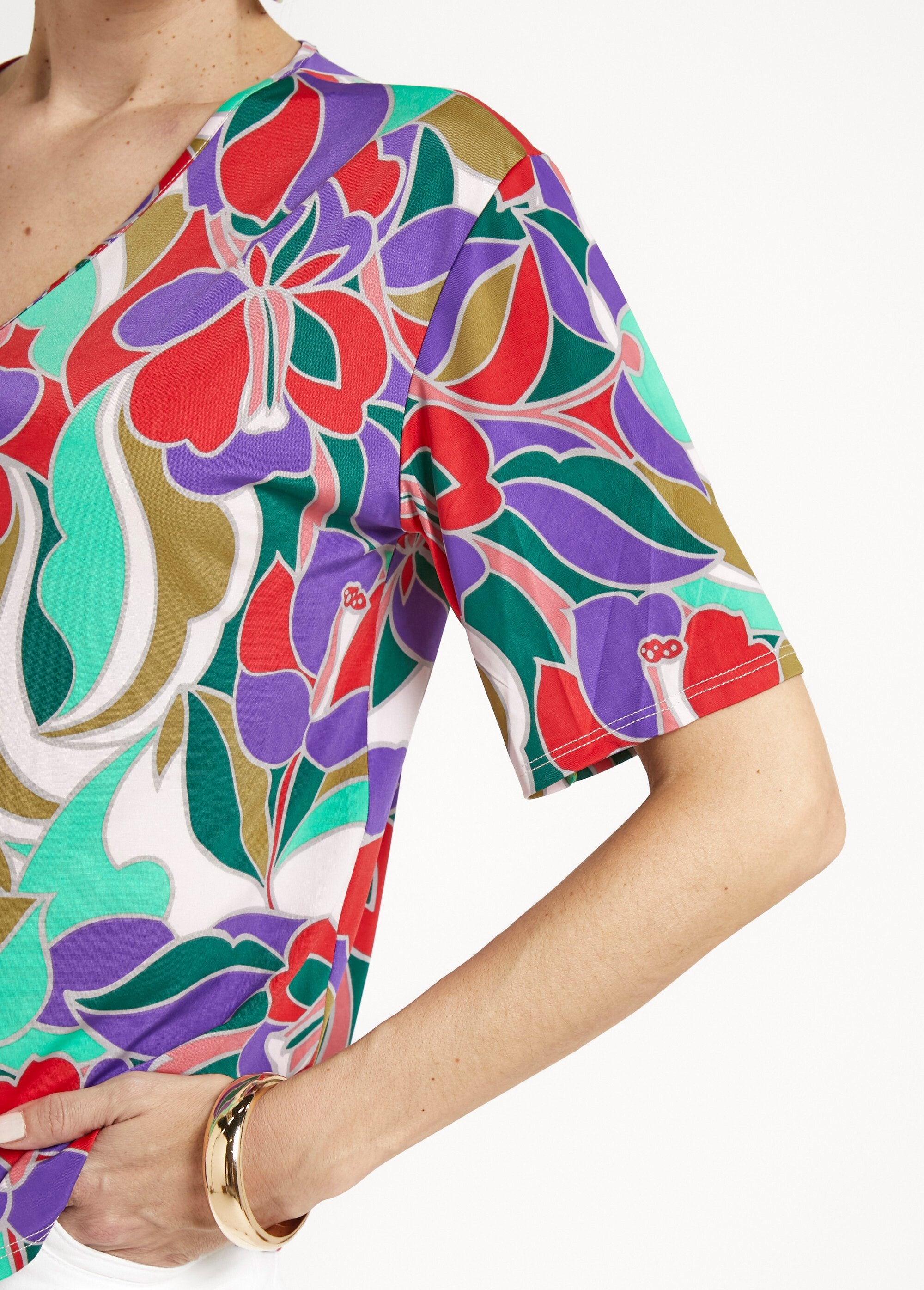 Tunica_elasticizzata_con_scollo_a_V,_grafica_floreale_Imprime_violet_et_vert_DE2_slim