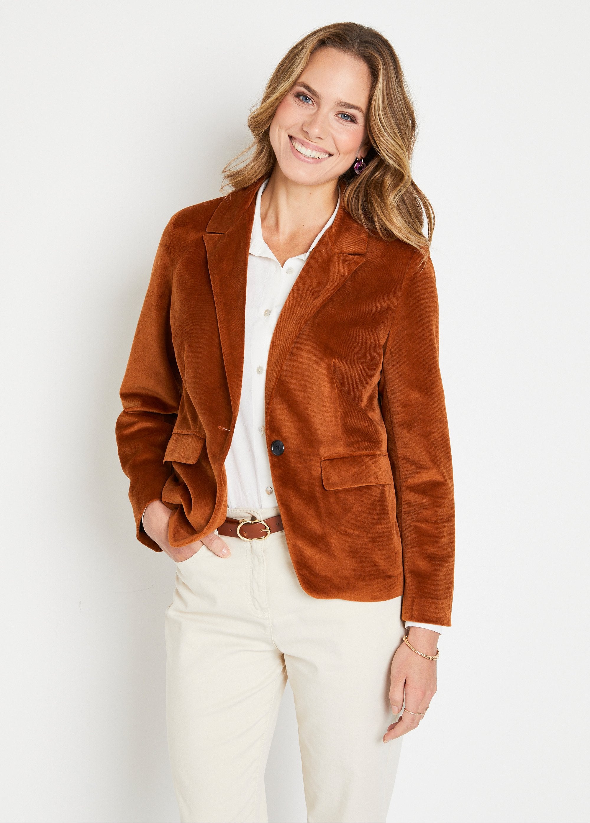 Giacca_blazer_dritta_in_velluto_tinta_unita_con_collo_sartoriale_Camel_FA1_slim
