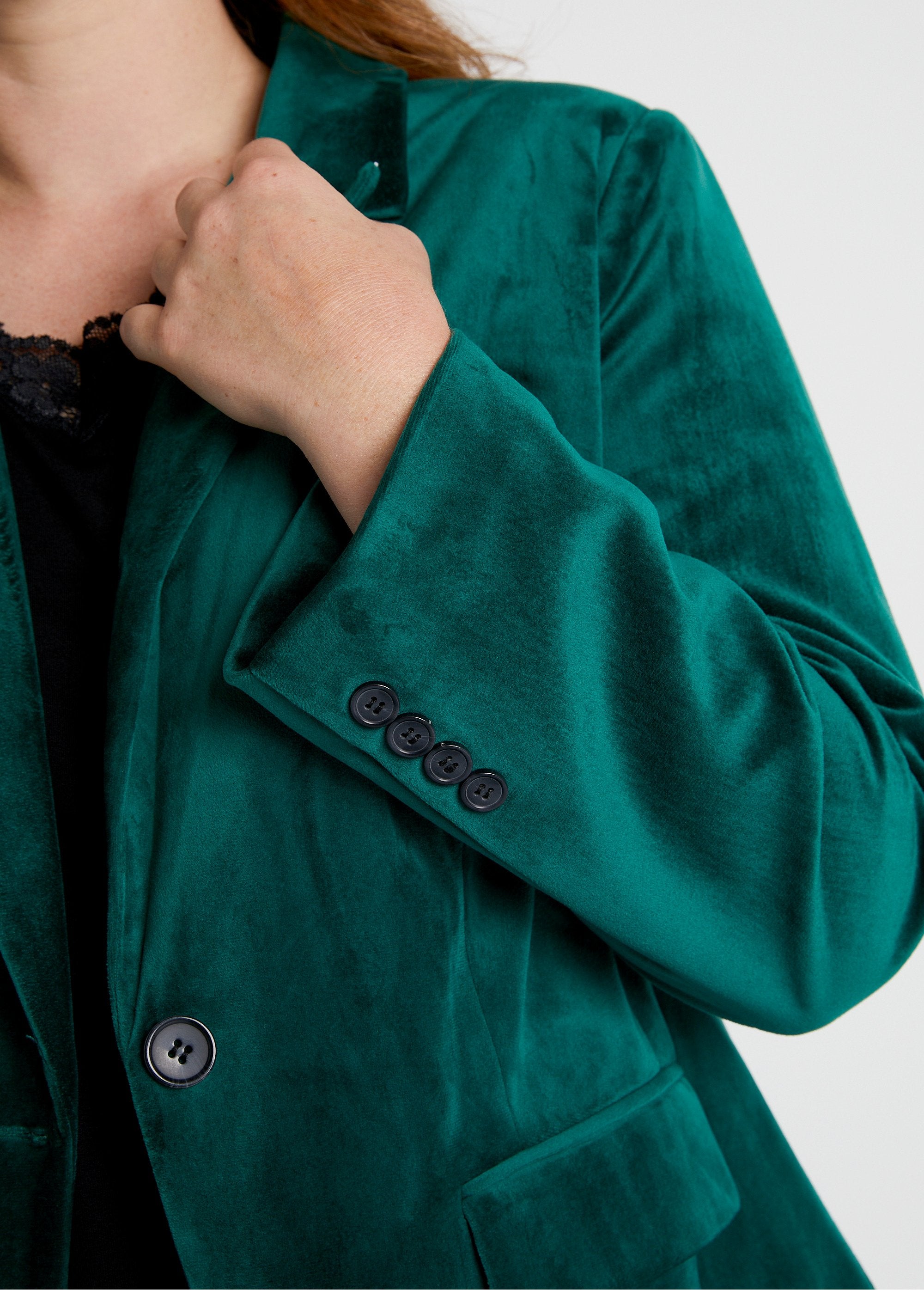 Giacca_blazer_dritta_in_velluto_tinta_unita_con_collo_sartoriale_Verde_DE2_curvy