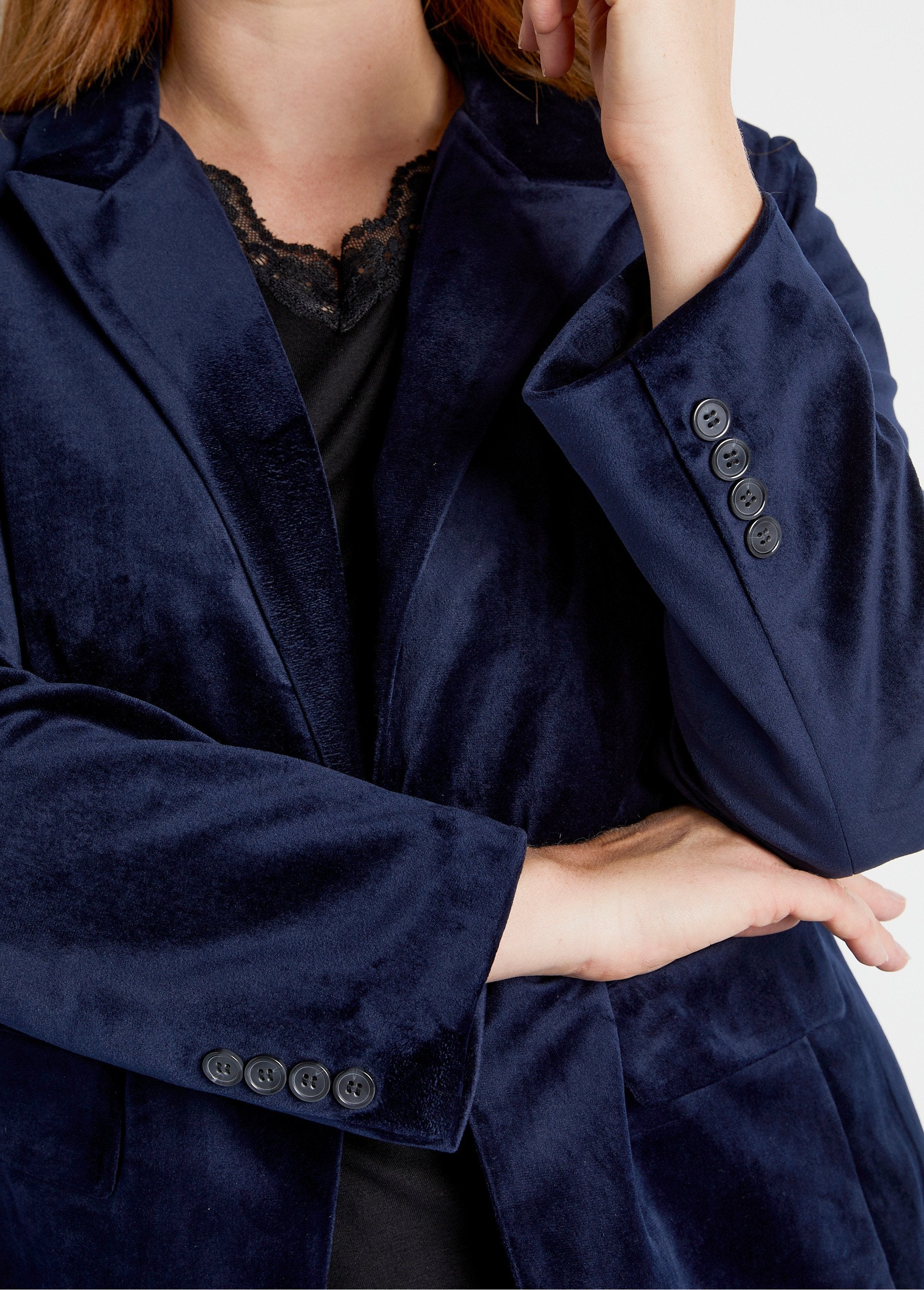 Giacca_blazer_dritta_in_velluto_tinta_unita_con_collo_sartoriale_Marino_DE1_curvy