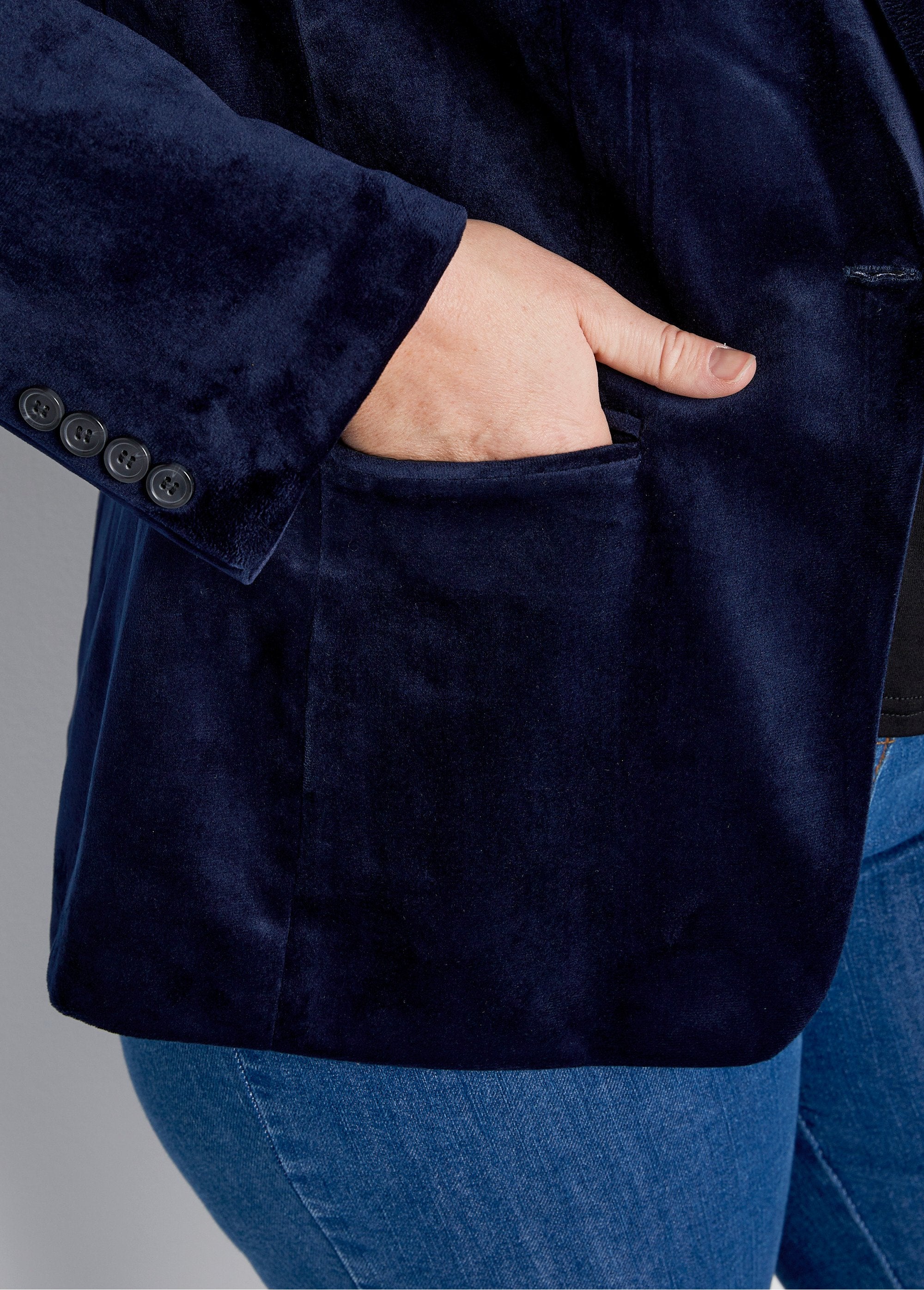 Giacca_blazer_dritta_in_velluto_tinta_unita_con_collo_sartoriale_Marino_DE2_curvy