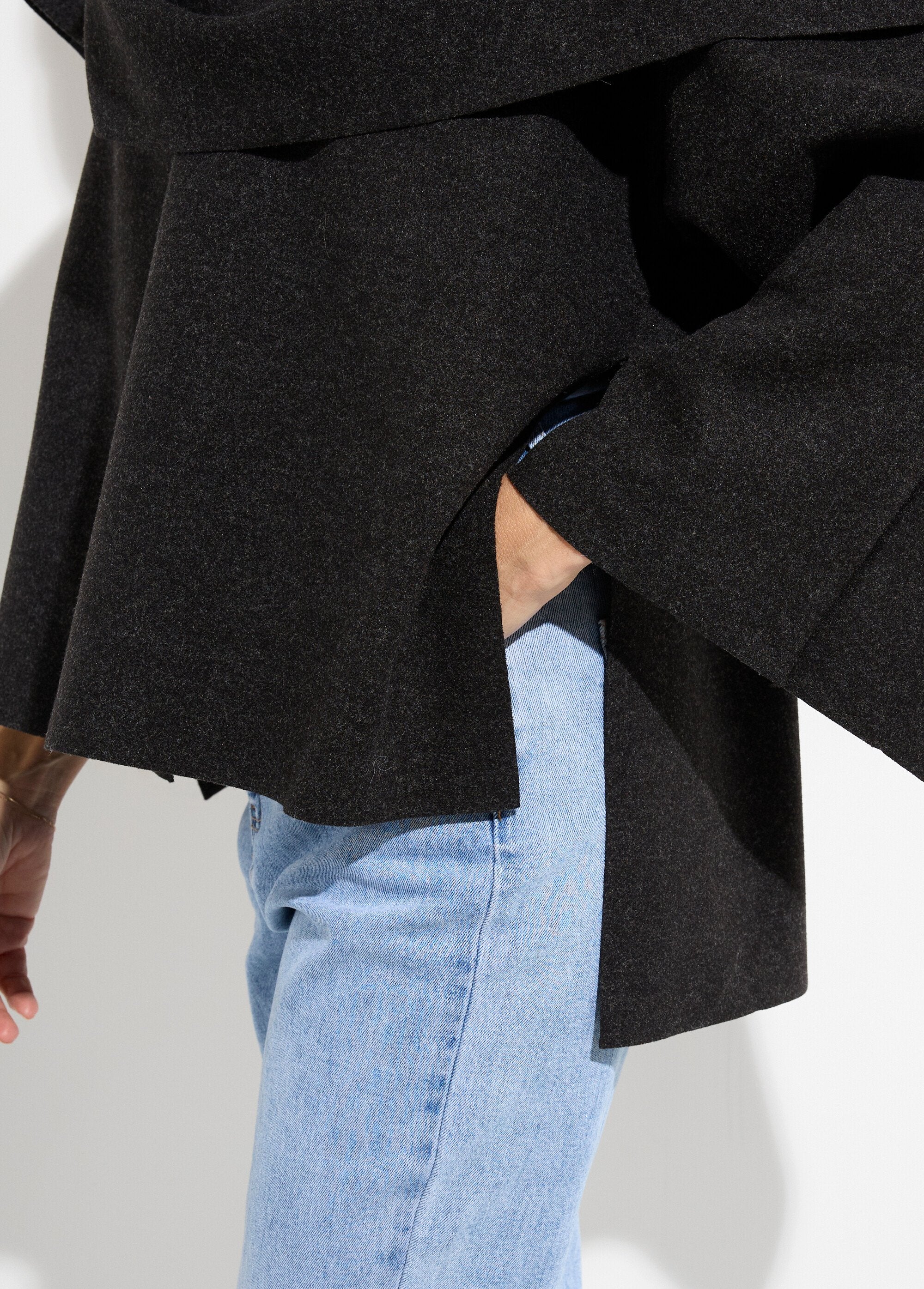 Giacca_e_sciarpa_con_bottoni_gioiello_in_metallo_Noir_DE2_slim