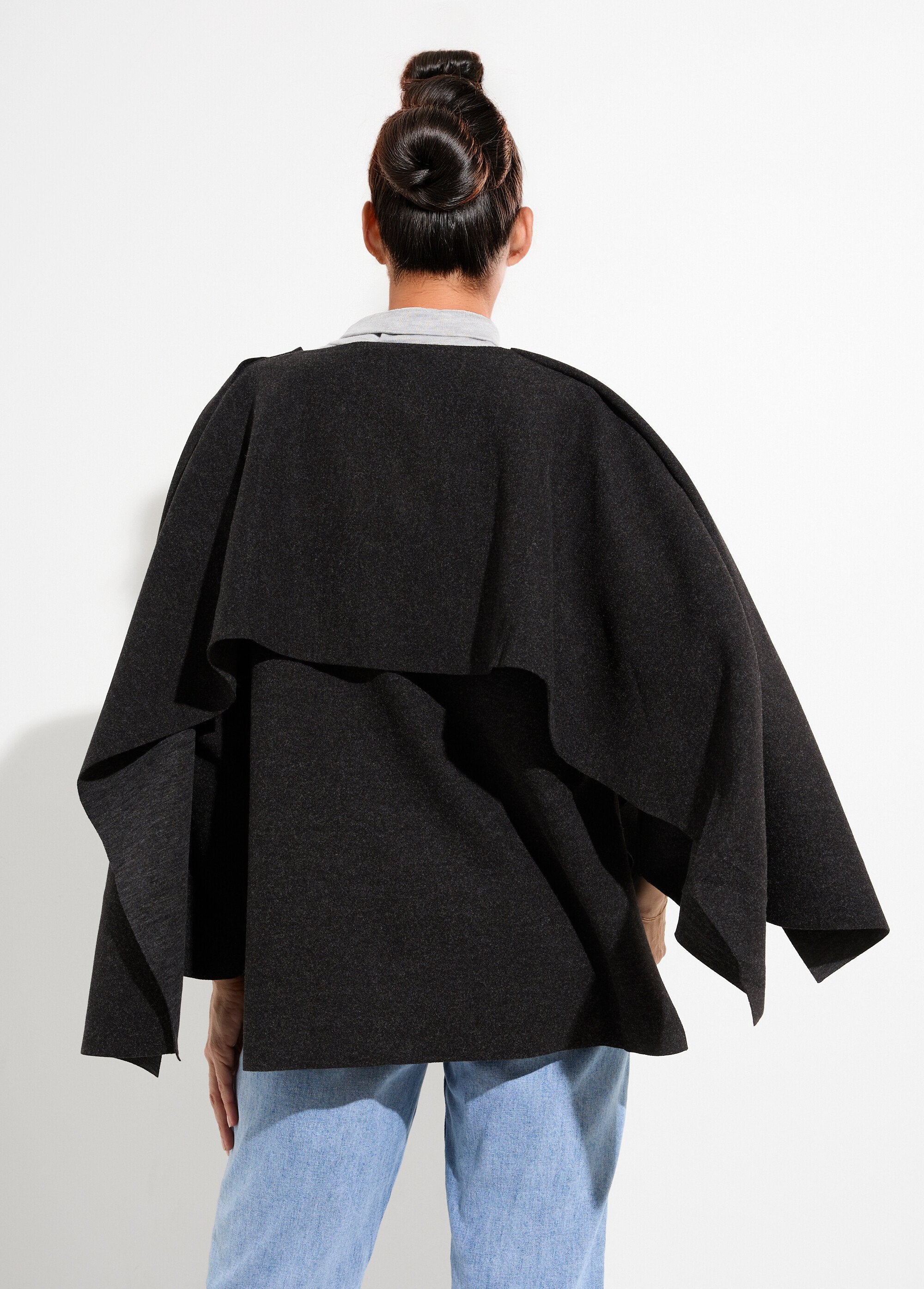 Giacca_e_sciarpa_con_bottoni_gioiello_in_metallo_Noir_DO1_slim