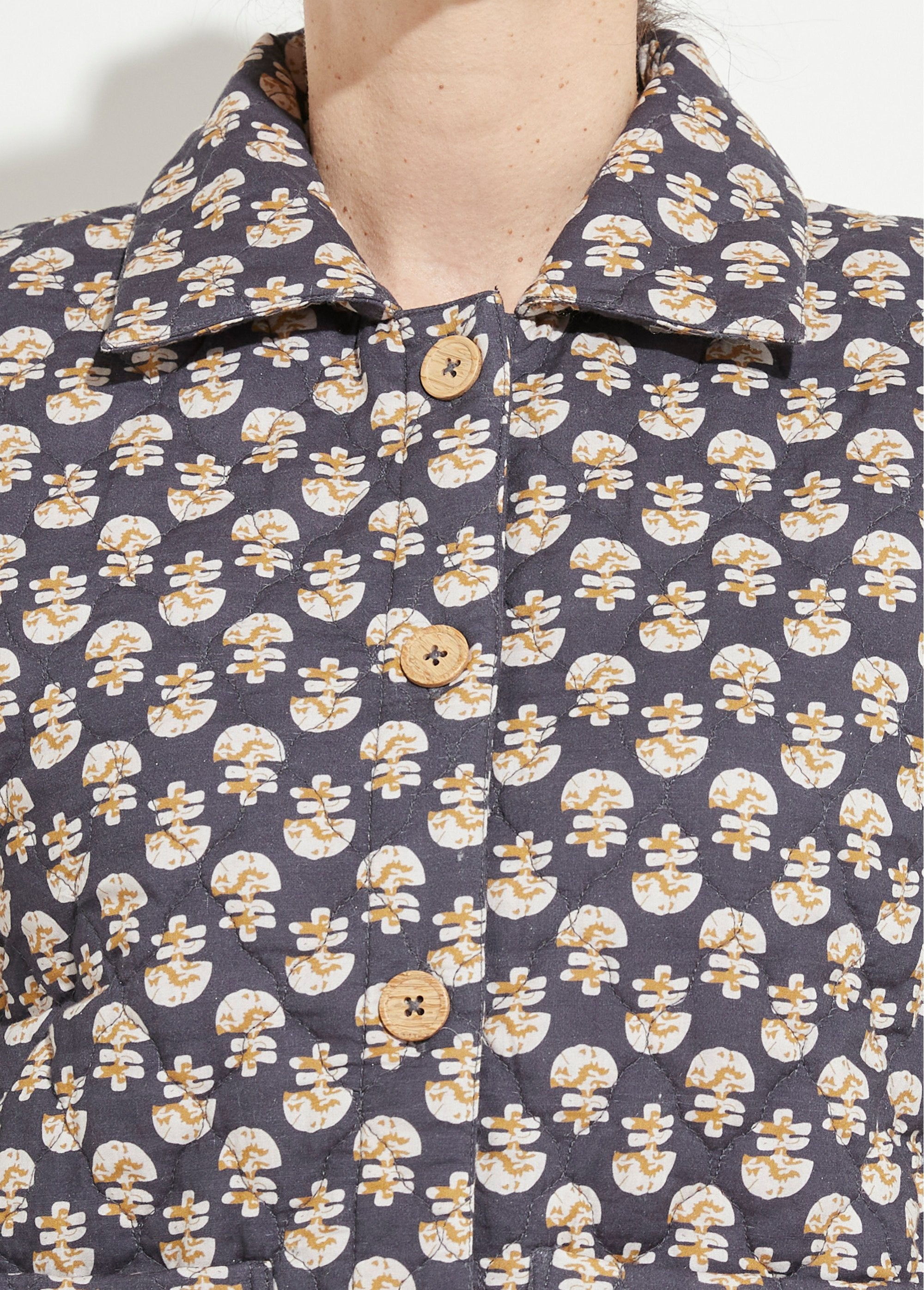 Giacca_trapuntata_stampata_con_bottoni_Gris_DE1_slim