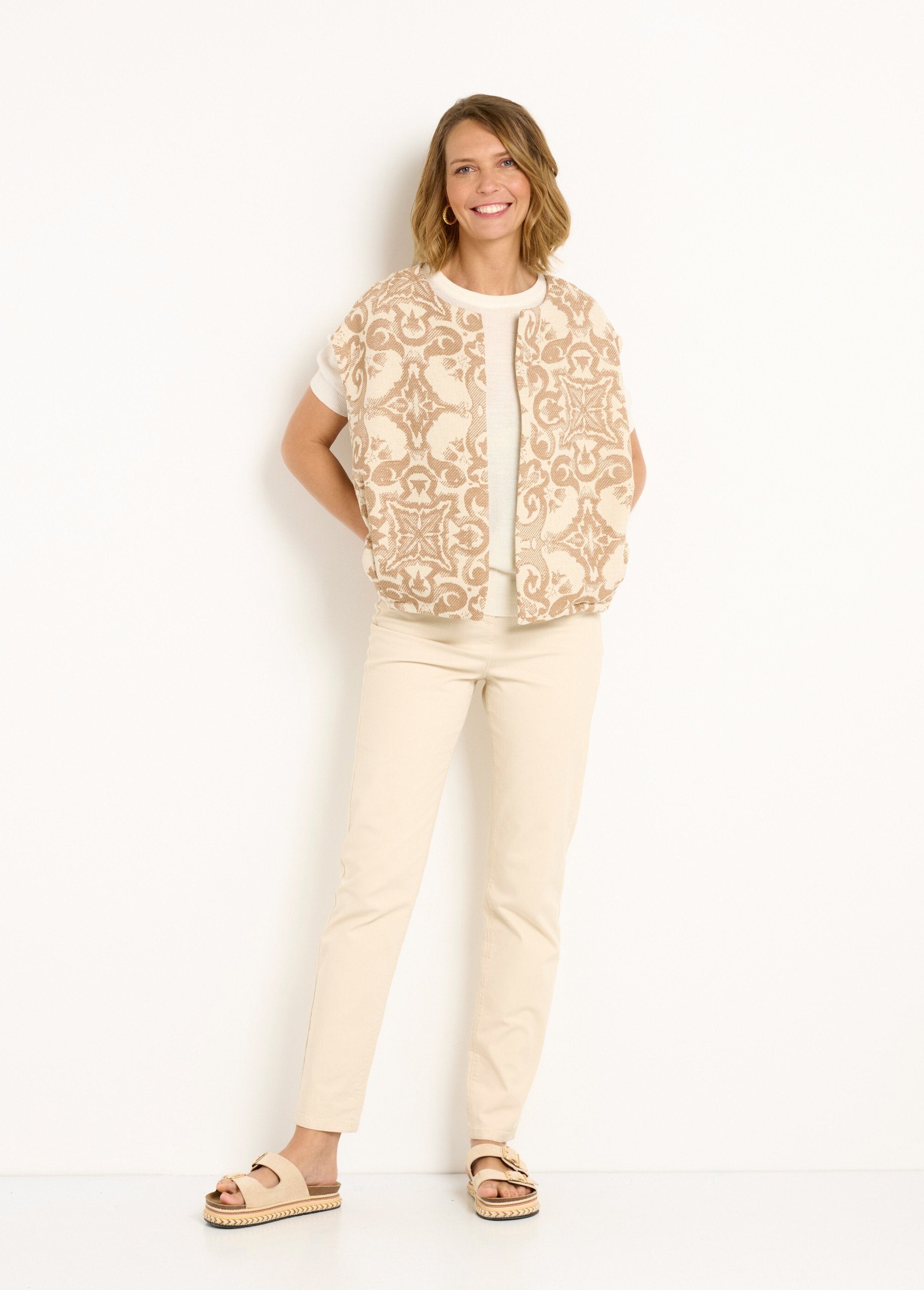 Giacca_senza_maniche_con_scollo_rotondo_in_jacquard_Beige_SF1_slim
