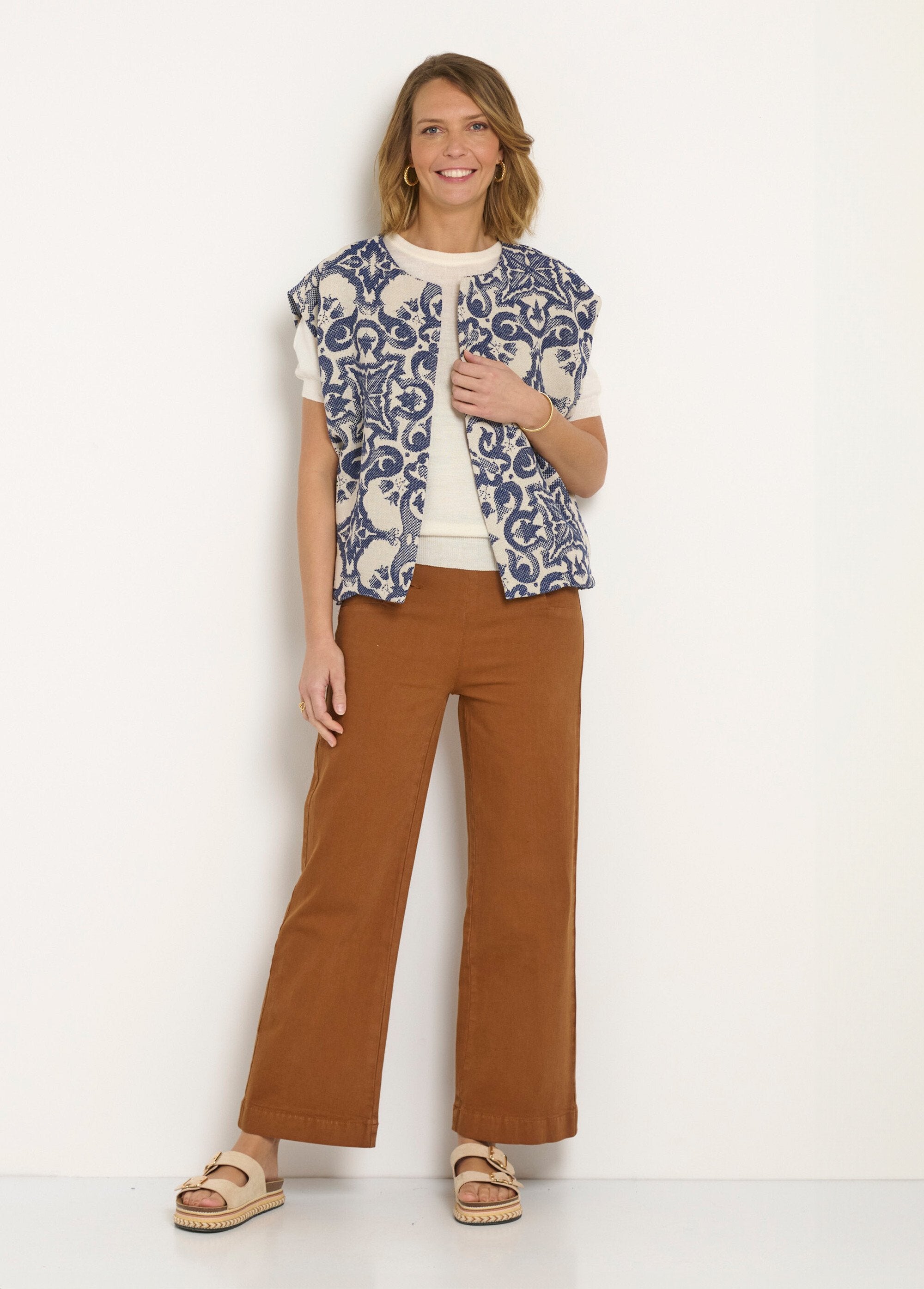 Giacca_senza_maniche_con_scollo_rotondo_in_jacquard_Bleu_SF1_slim