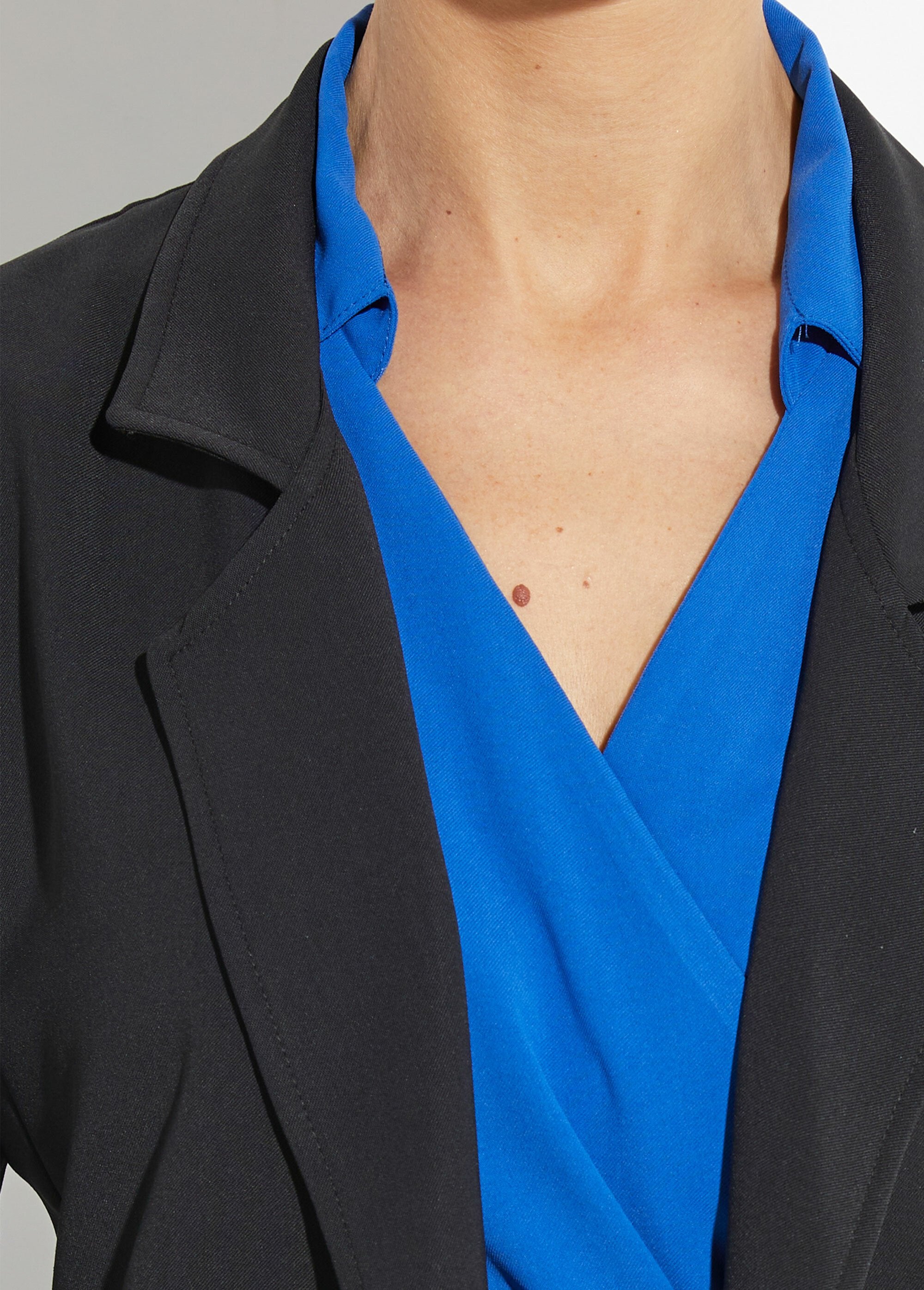 Giacca_Essentiel_con_collo_a_3/4_Noir_DE1_slim