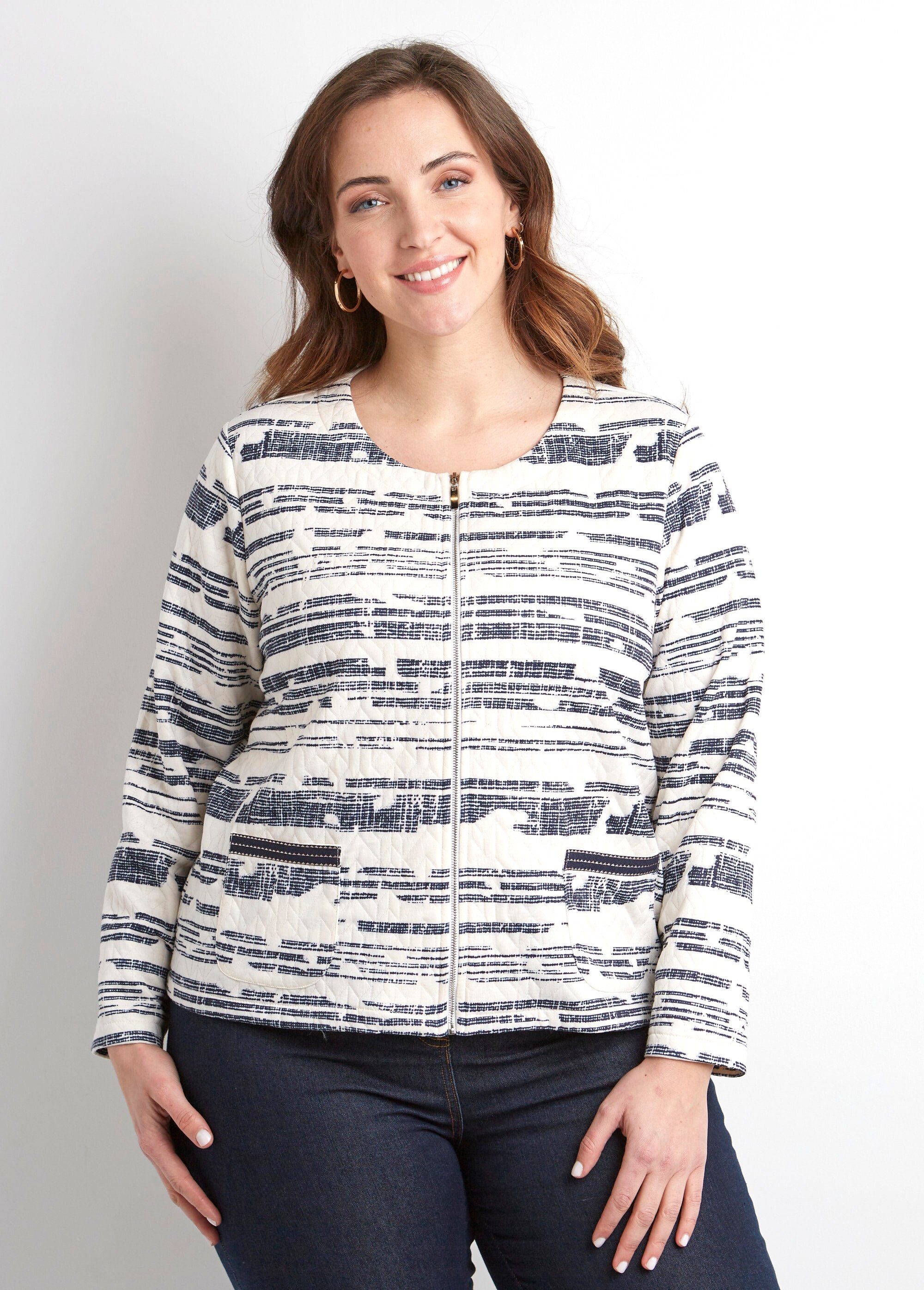 Giacca_senza_collo_con_zip_iridescente_Ecru_et_marine_FA1_curvy