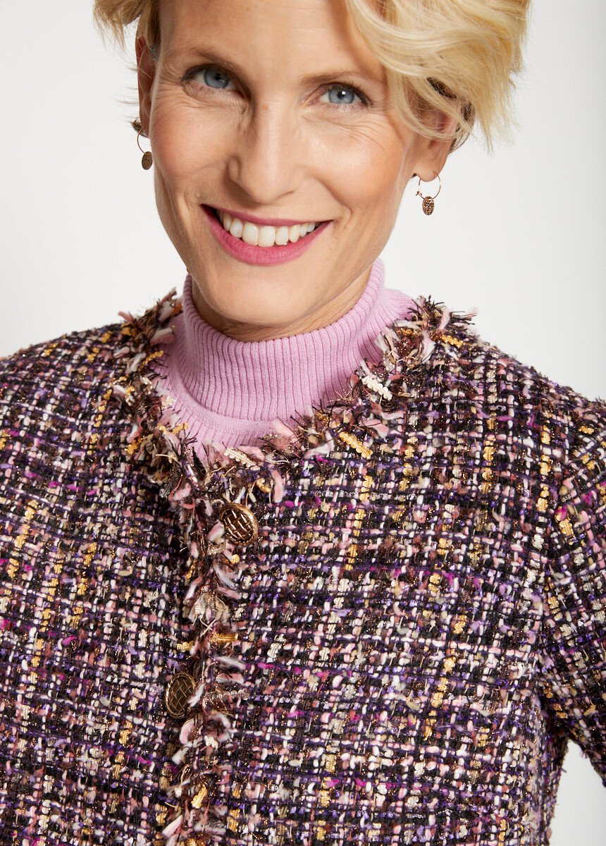 Giacca_con_scollo_rotondo_e_frange_Prune_et_rose_DE1_slim