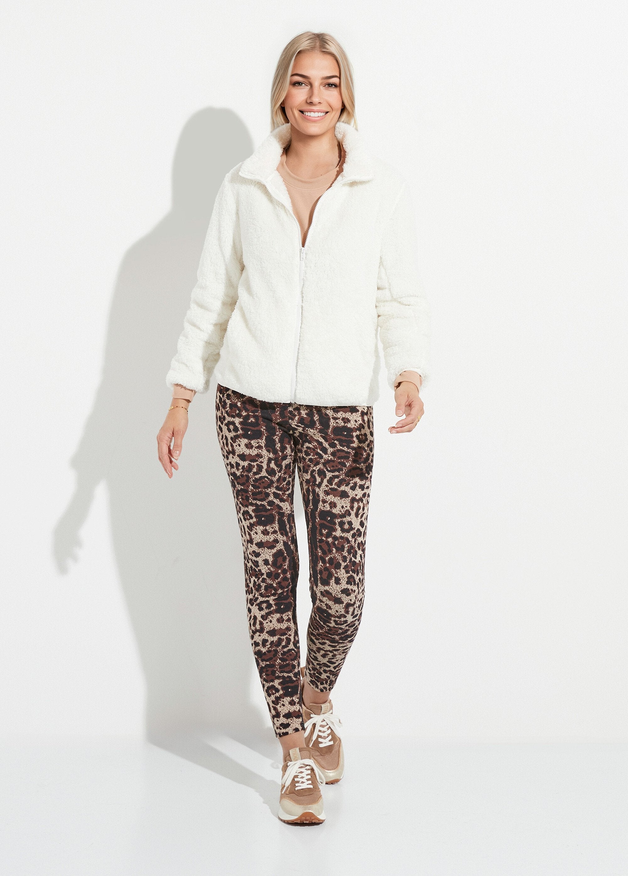 Giacca_in_pelliccia_sintetica_con_collo_alto_e_maniche_lunghe_Ecru_SF1_slim