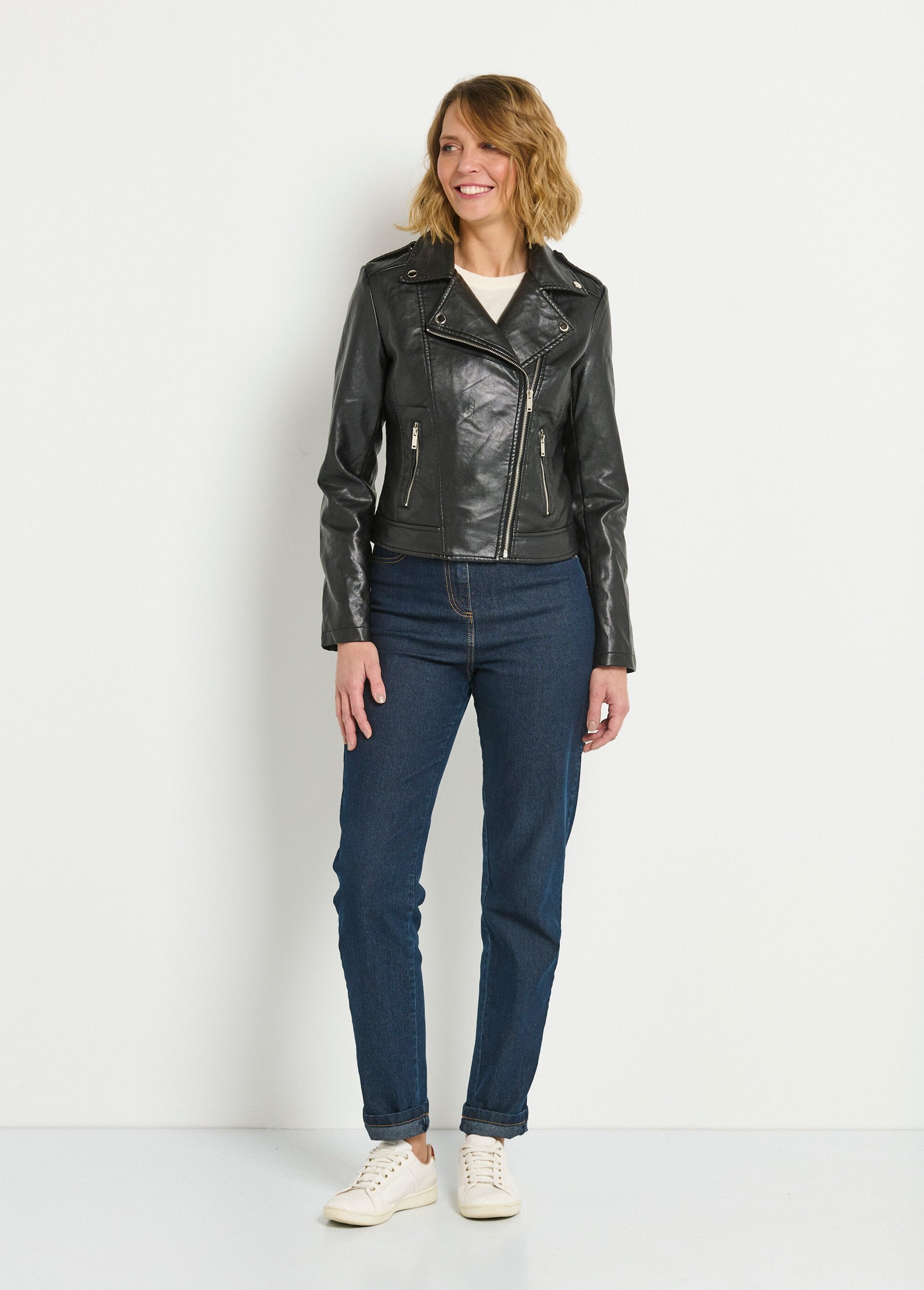 Giacca_con_zip_di_tendenza_in_similpelle_Noir_SF1_slim