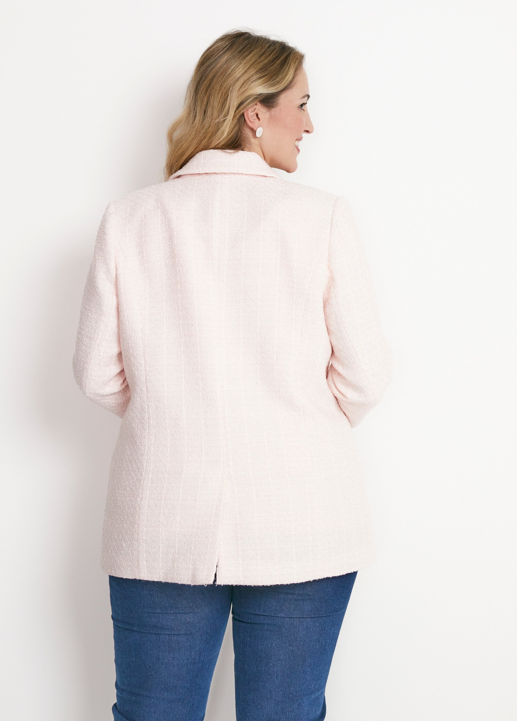 Giacca_dritta_button-down_in_tessuto_intrecciato_con_colletto_sartoriale_Rose_pale_DO1_curvy