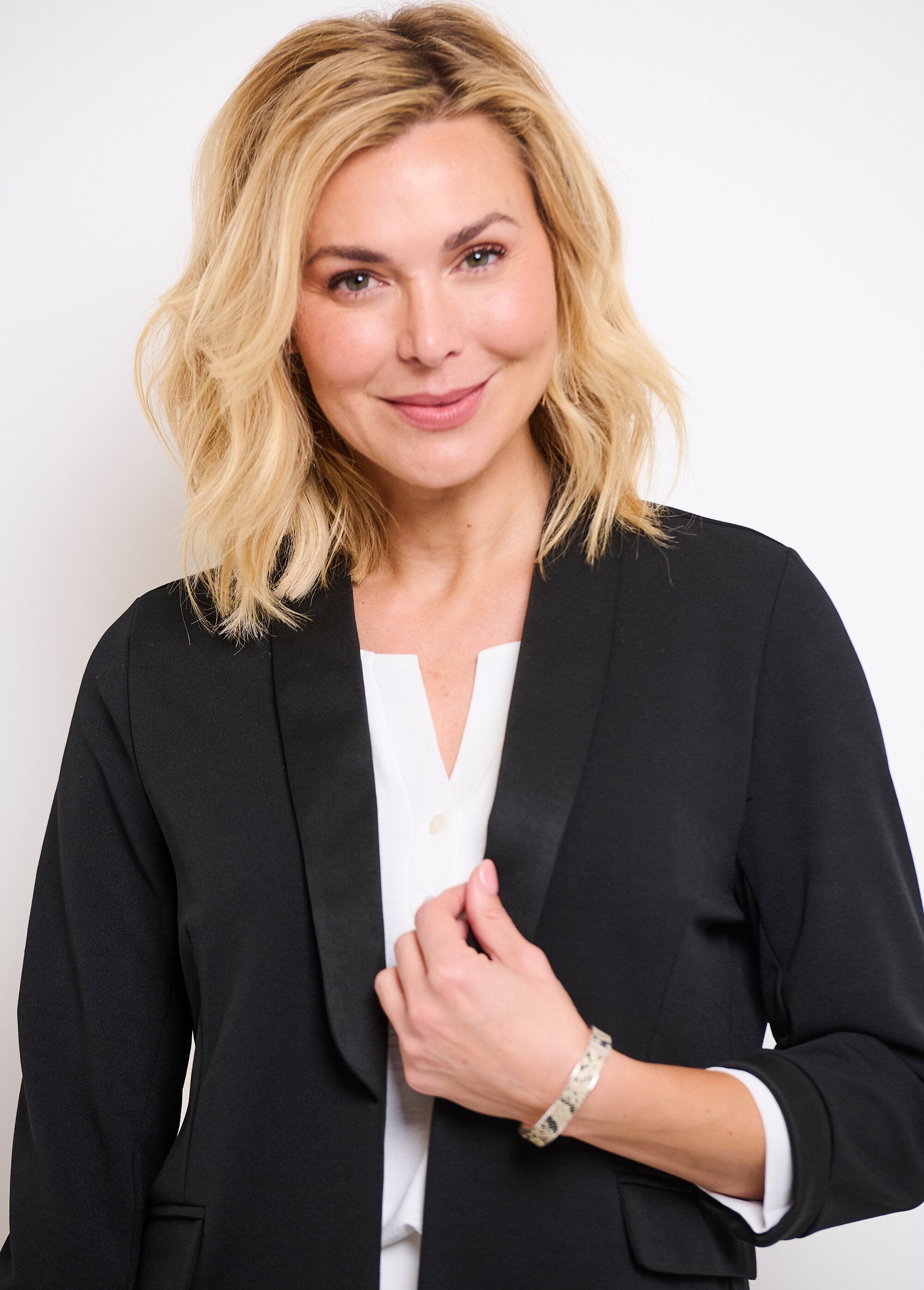 Giacca_corta_smocking_tinta_unita_con_maniche_a_3/4_Noir_DE1_slim