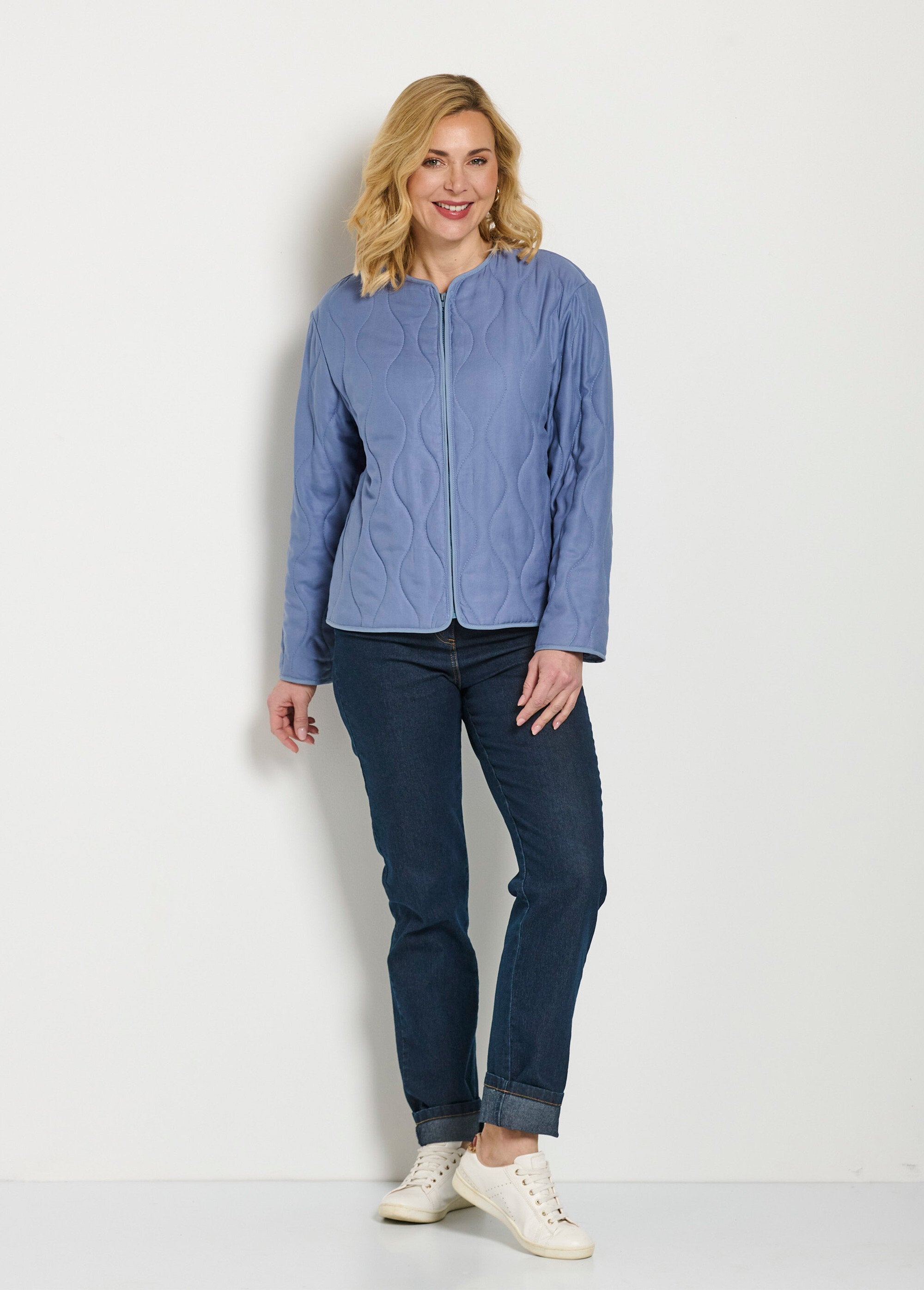 Giacca_trapuntata_a_tinta_unita_con_collo_rotondo_e_zip_corta_Bleu_jean_SF1_slim