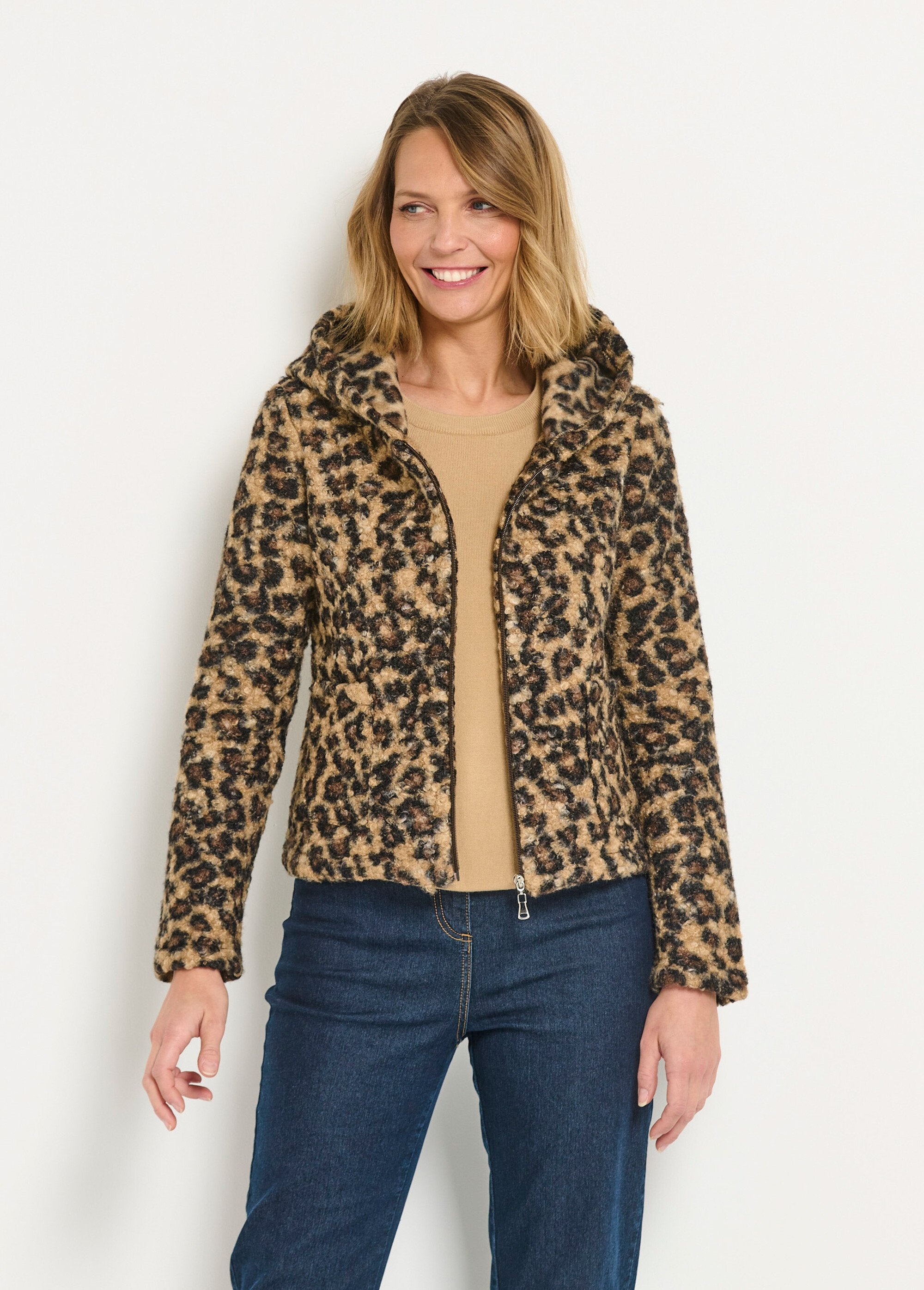 Giacca_leopardata_con_zip_e_cappuccio_Leopard_FA1_slim