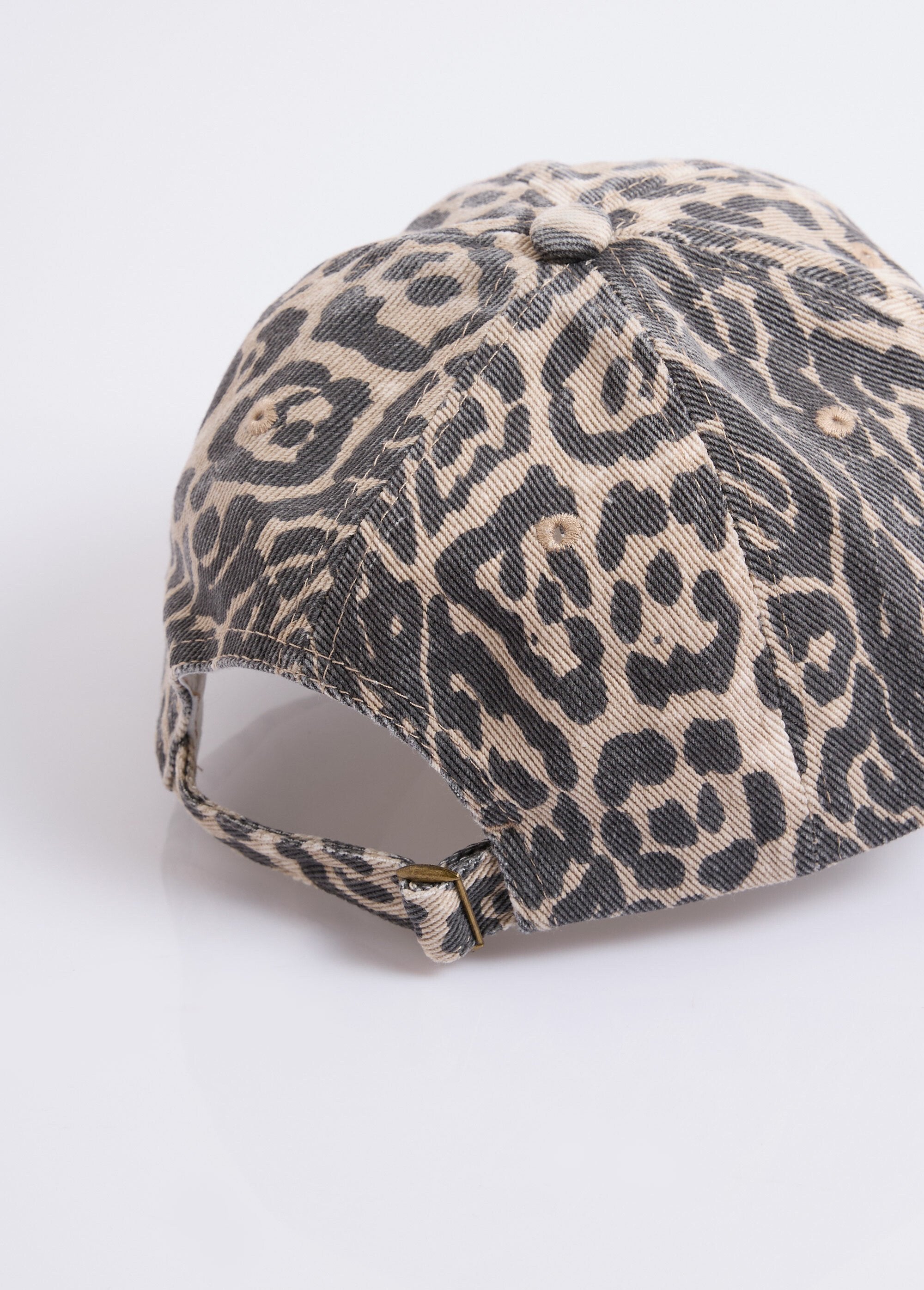 Cappello_in_denim_leopardato_+_cuore_ricamato_Panthere_beige_DE1_slim