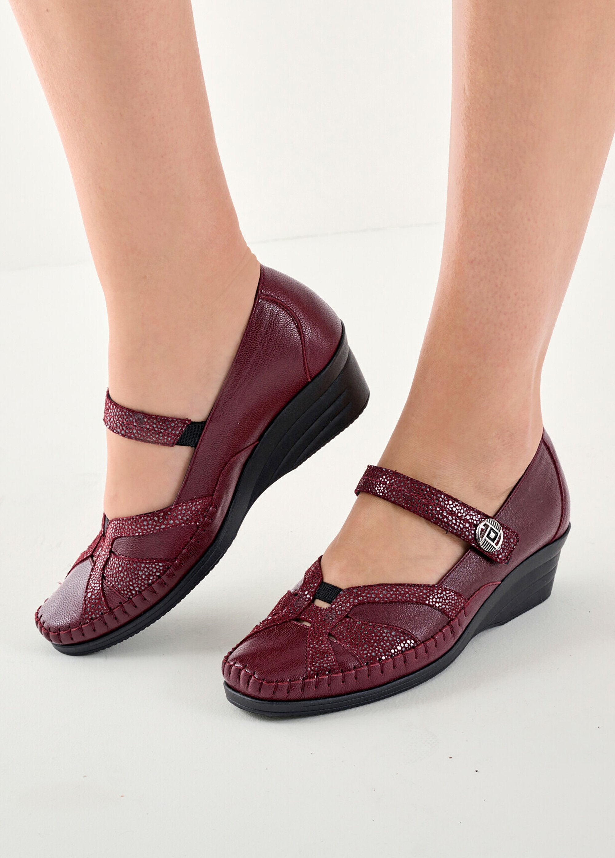 Ballerine_in_pelle_di_larghezza_confortevole_con_chiusura_a_velcro_Bordeaux_SF1_slim