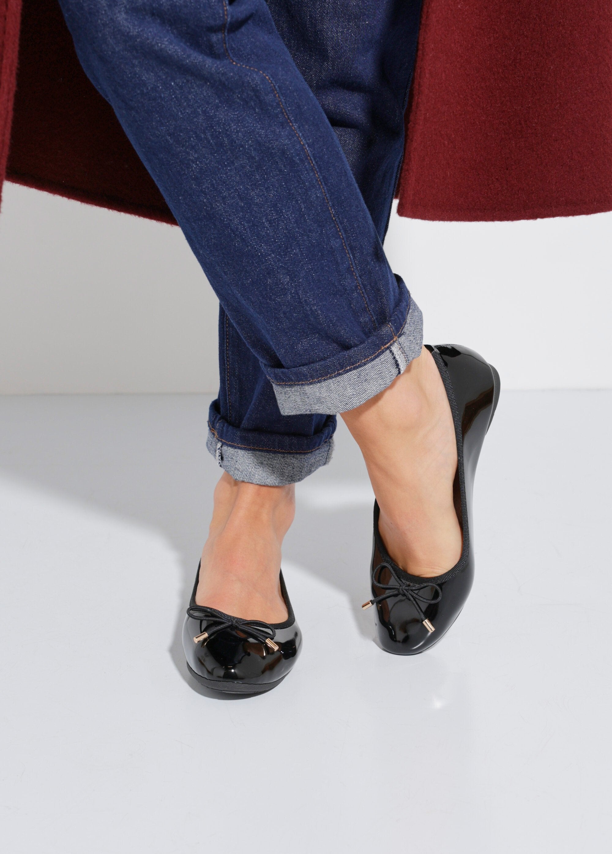 Ballerine_piatte_in_vernice_con_fiocco_Vernis_noir_SF1_slim