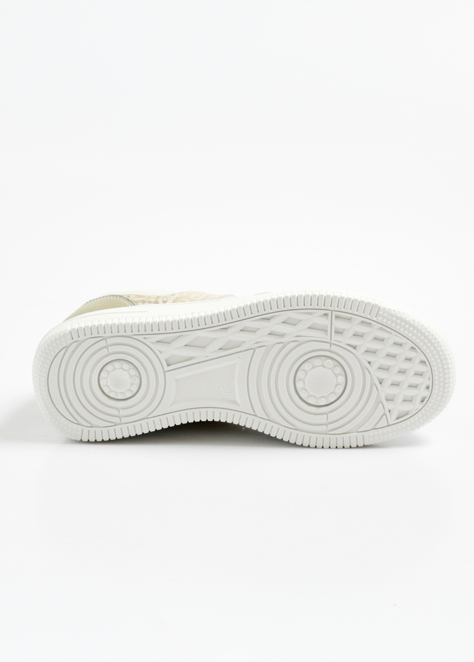 Scarpe_da_ginnastica_bicolore_con_dettagli_metallici_Vert_UN1_slim
