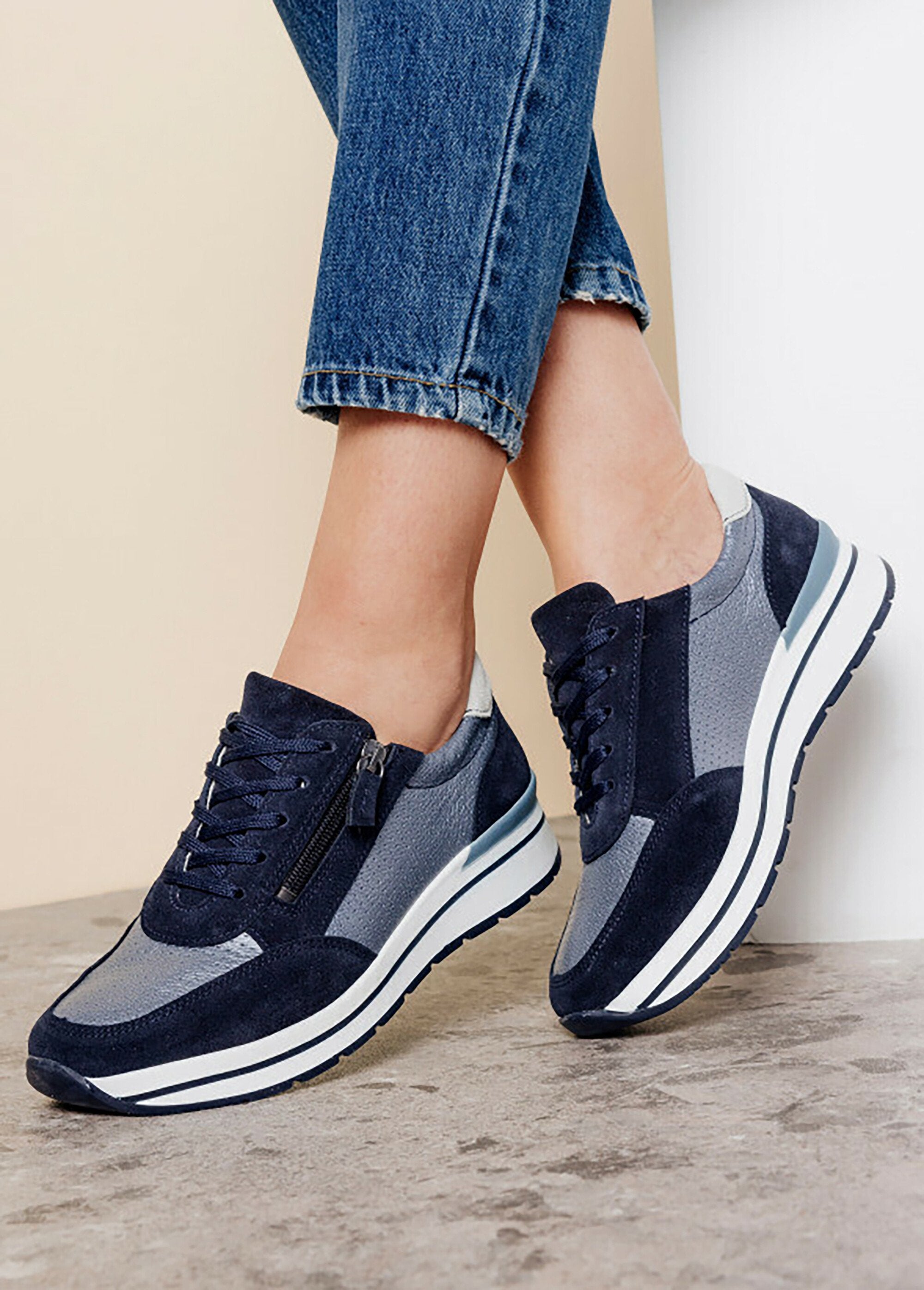 Scarpe_da_ginnastica_bi-materiale_in_pelle_dalla_larghezza_confortevole_Blu_SF1_slim