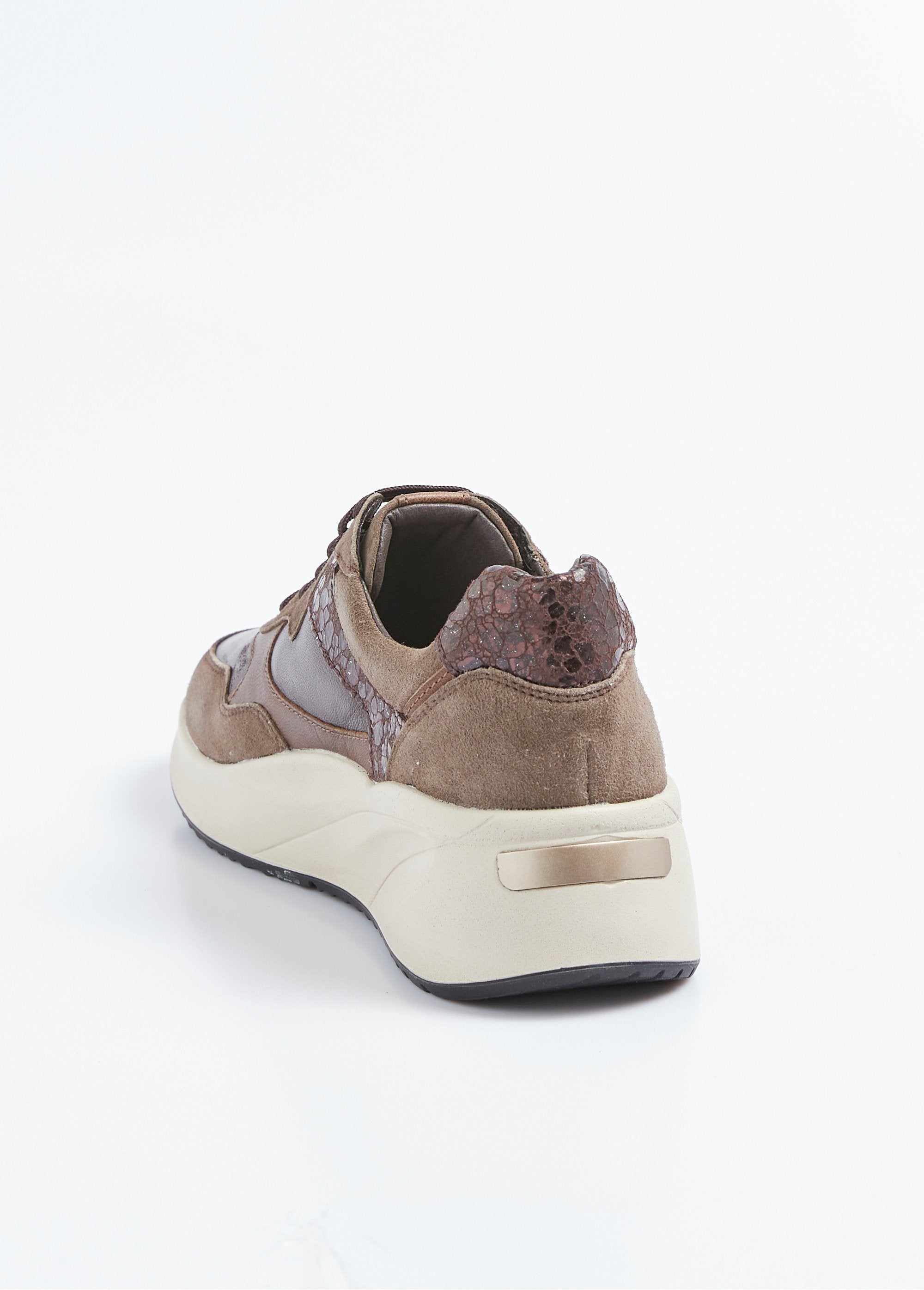 Scarpe_da_ginnastica_sportive_in_pelle_multimateriale_Marron_DO1_slim