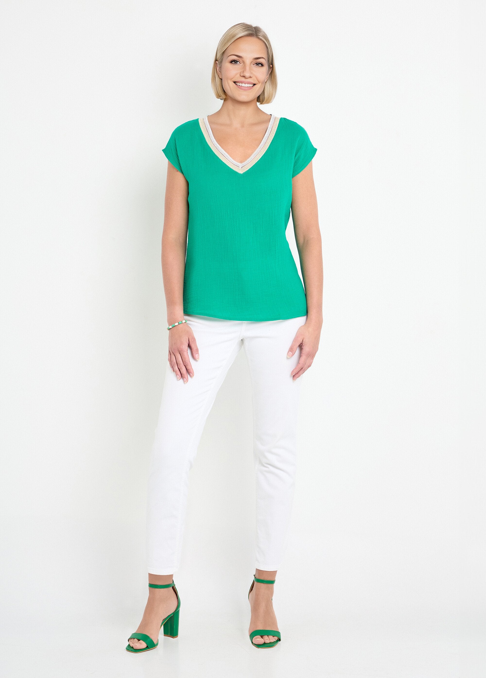 Camicetta_in_garza_di_cotone_con_scollo_a_V_a_treccia_Vert_SF1_slim