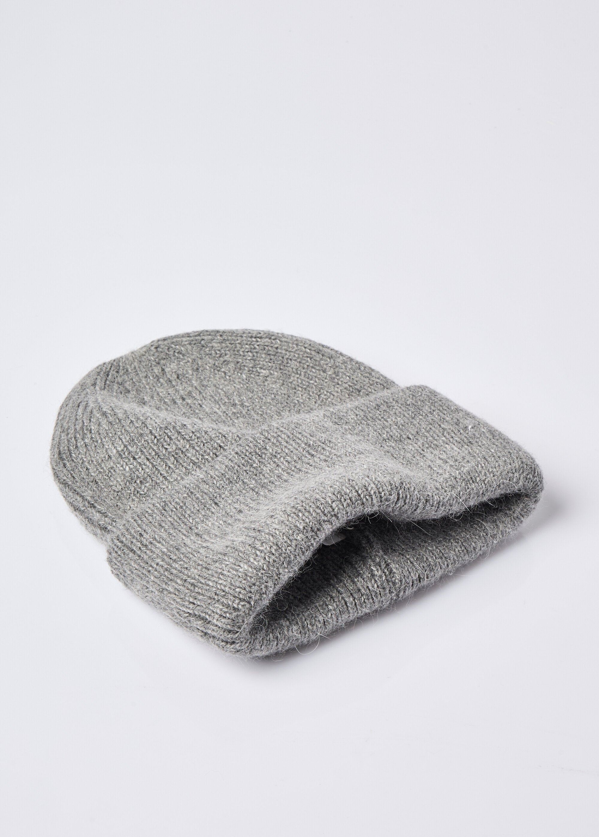 Cappello_in_maglia_d'angora_Gris_fonce_DE1_slim