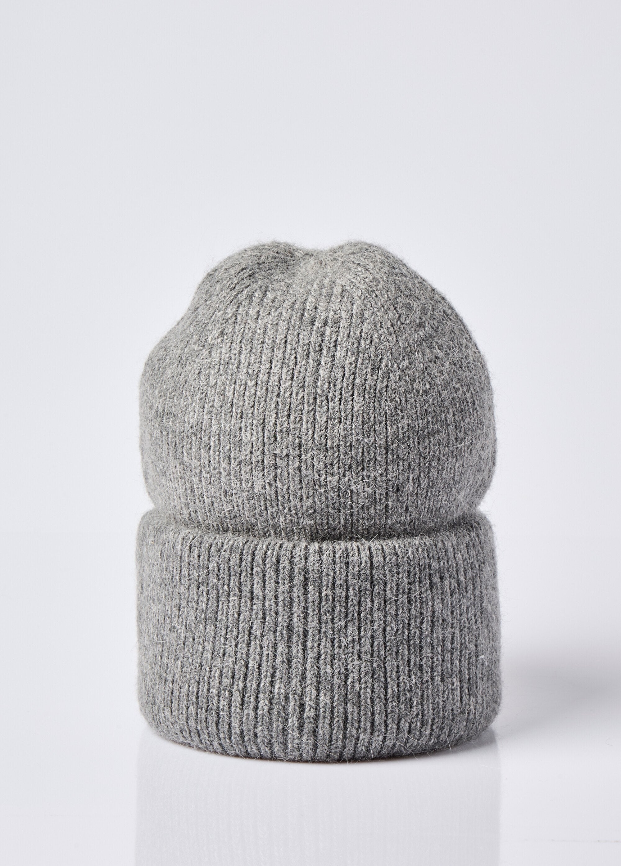 Cappello_in_maglia_d'angora_Gris_fonce_FA1_slim