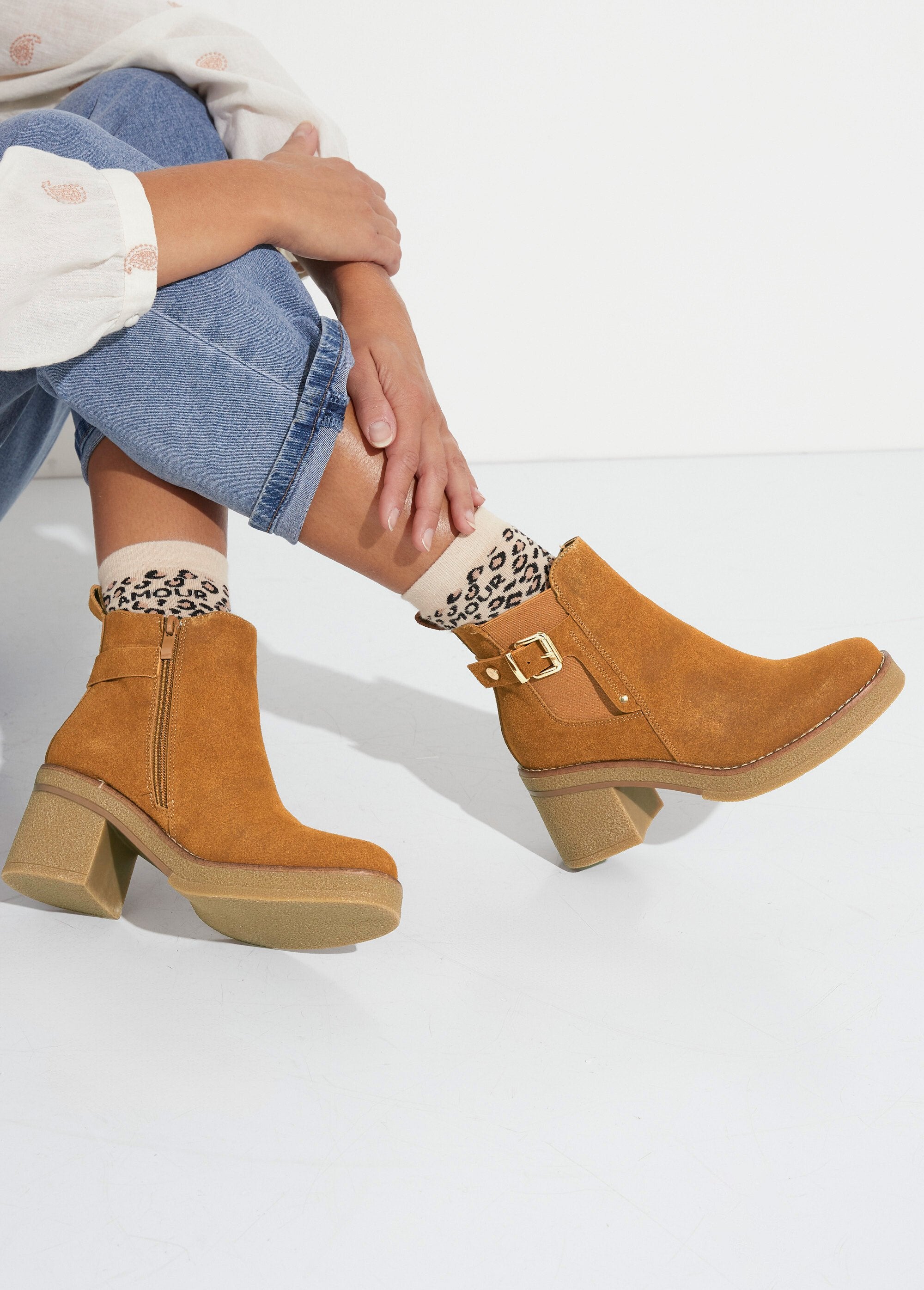Stivali_con_tacco_alto_e_suola_in_crêpe_Camel_SF1_slim